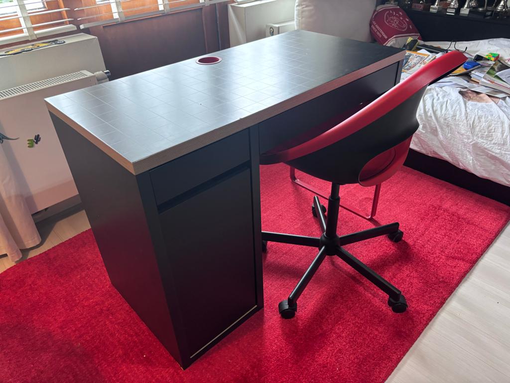 Kinder bureau met stoel, Huis en Inrichting, Bureaus, Zwart, 105 cm, Scandinavisch, Ophalen of Verzenden