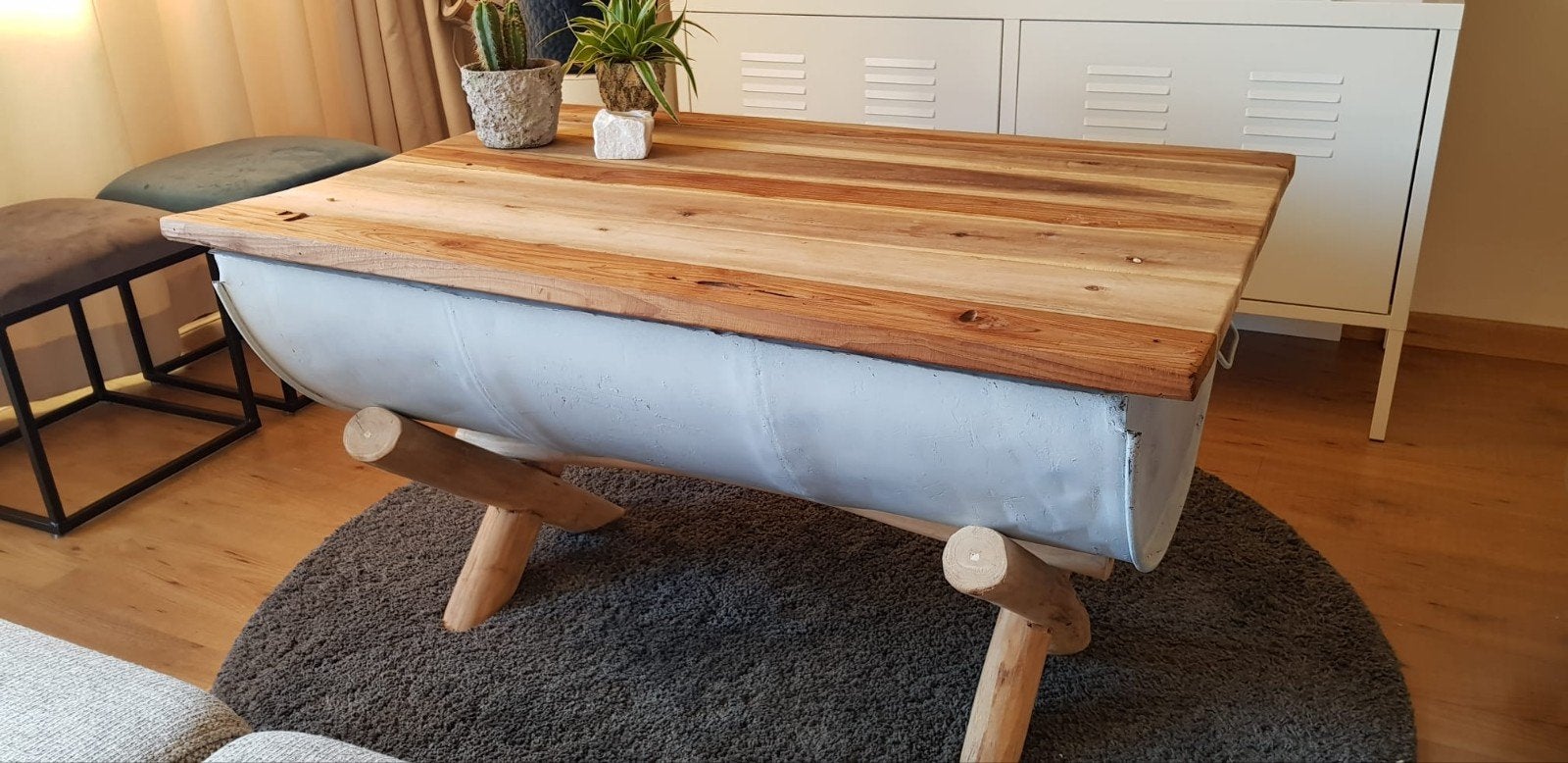 Unieke salontafel van gerecycled vat en hout, Overige houtsoorten, Gebruikt, 100 tot 150 cm, Industrieel, Rustiek