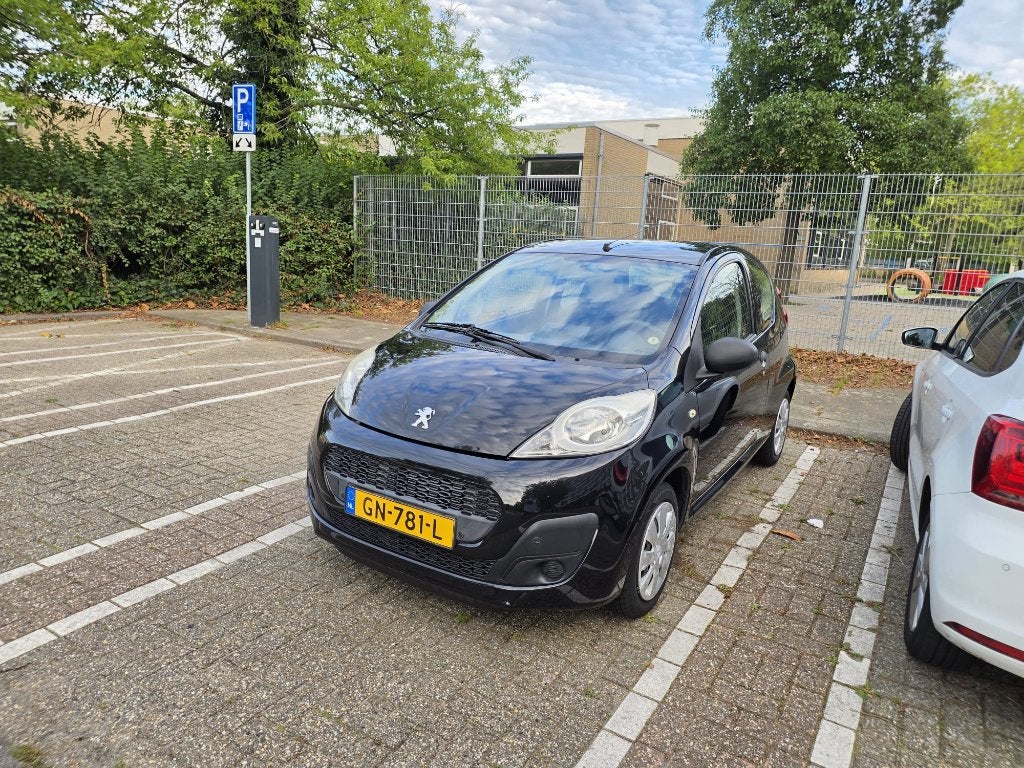 Peugeot 107 1.0 12V E-vti 68PK 3DR 2013 Zwart, Voorwielaandrijving, Stof, Zwart, 4 stoelen