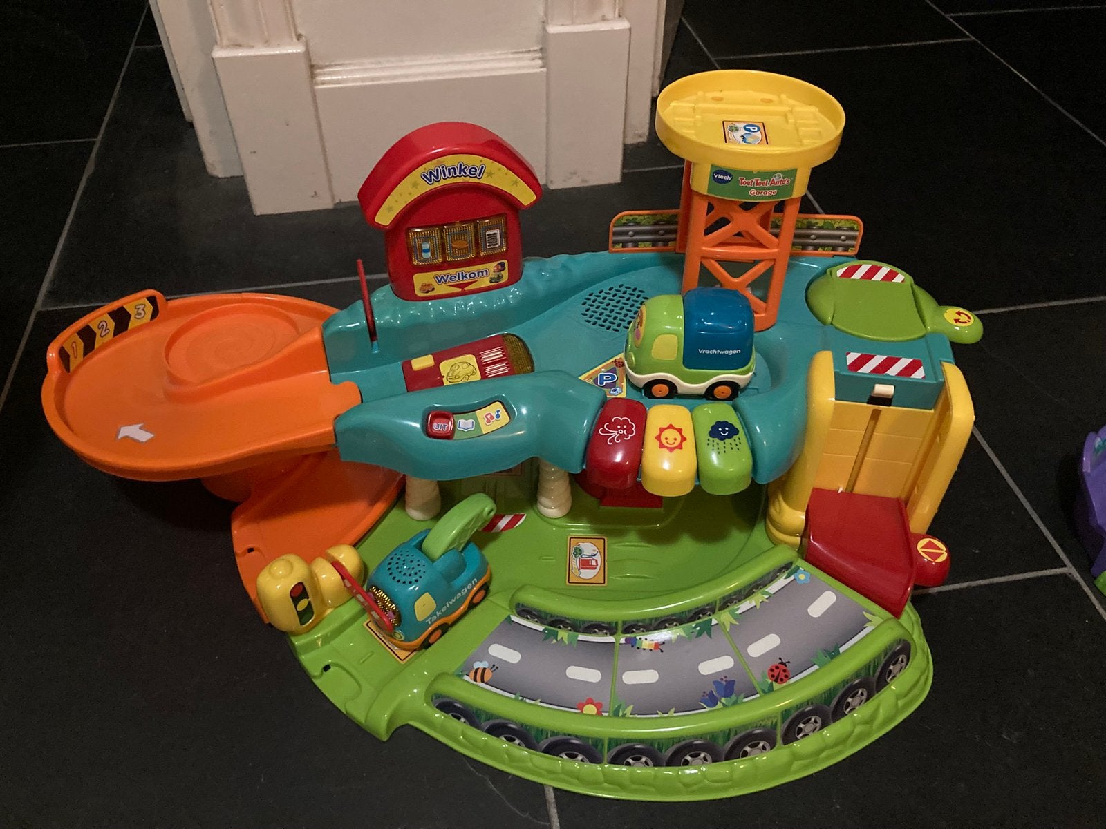 Vtech toet toet autogarage met 2 auto’s, Kinderen en Baby's, Ophalen, Gebruikt, 2 tot 4 jaar