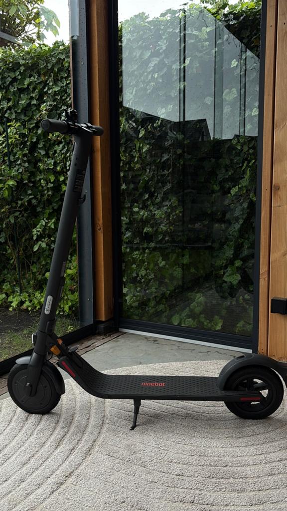Elektrische Step Segway Ninebot E22E, Ophalen, Zo goed als nieuw, Elektrische step (E-scooter)