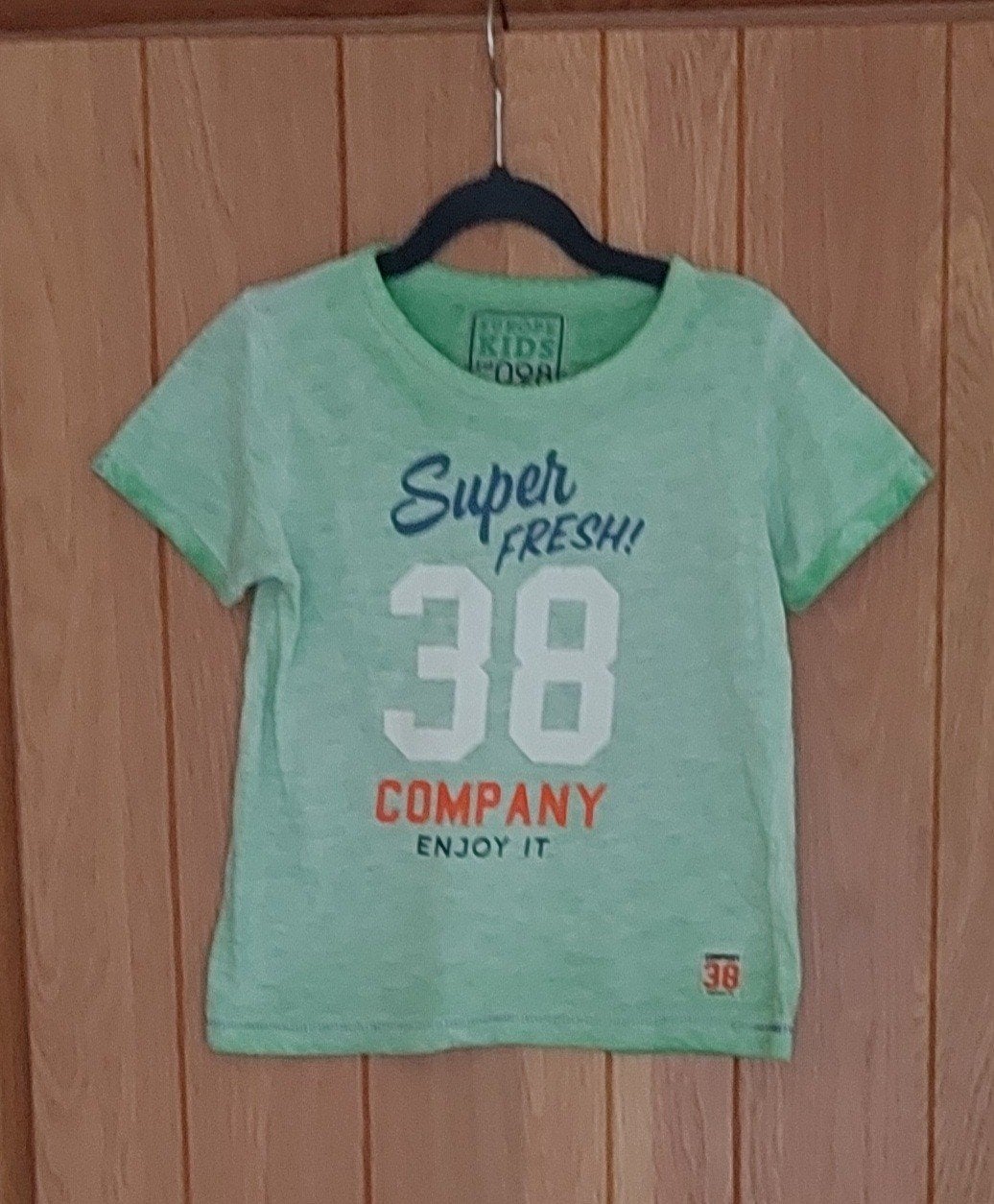 Groen T-shirt van Europe Kids - maat 98/104, Kinderen en Baby's, Ophalen, Europe Kids, Zo goed als nieuw, Shirt of Longsleeve