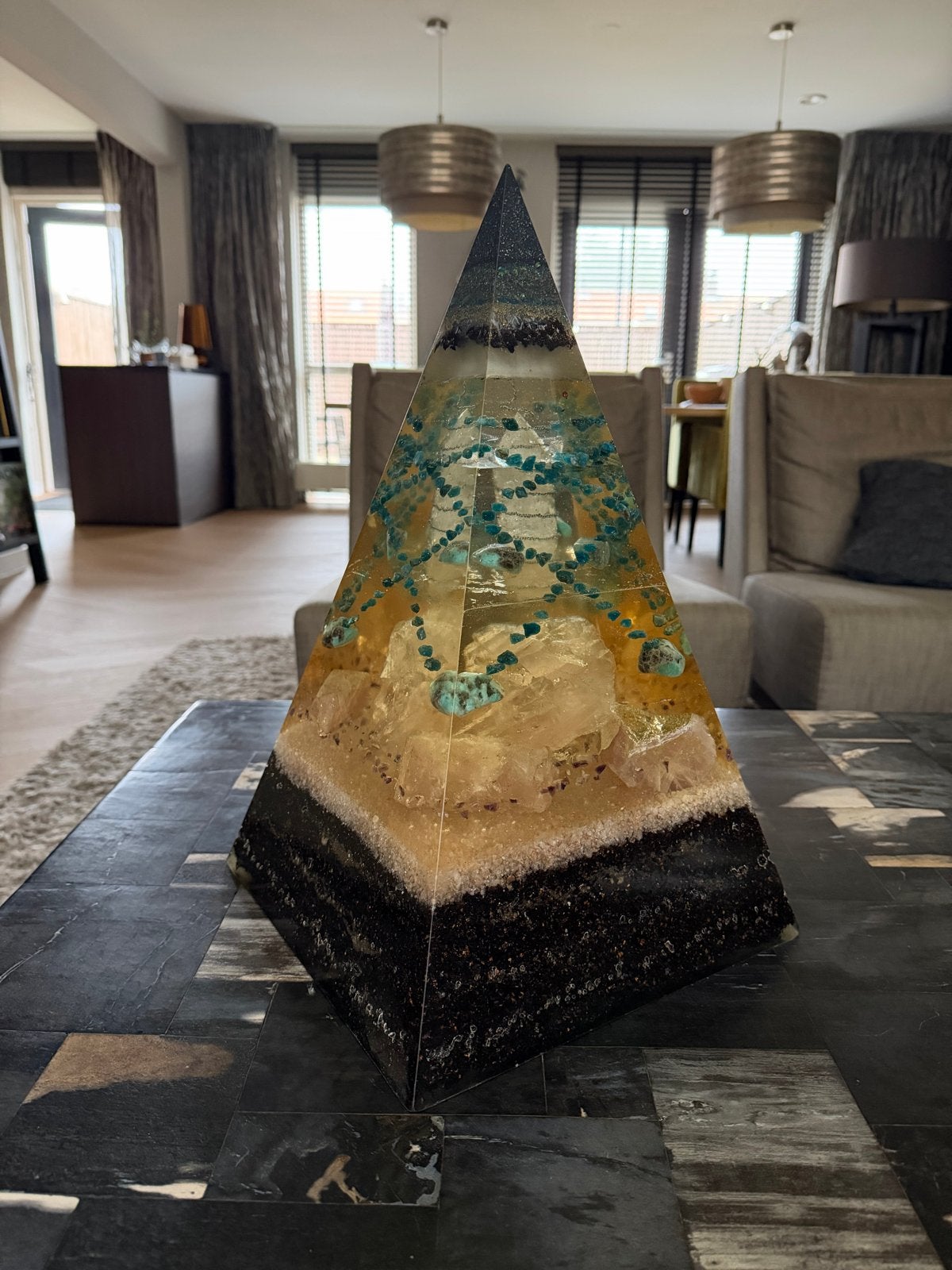 Handgemaakte Orgonite Piramide 28x28x48cm 21kg, Ophalen of Verzenden, Nieuw, Meerkleurig, Composieten