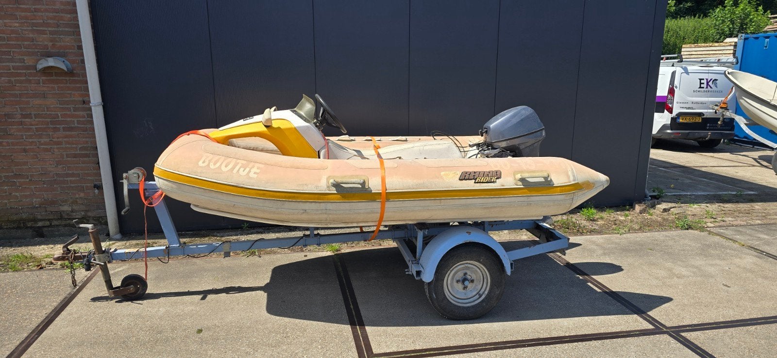 Opblaasboot met buitenboordmotor en trailer, Ophalen of Verzenden, Gebruikt