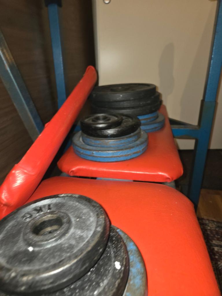 Fitnessbank met barbell en gewichten - afhalen, Ophalen, Gebruikt, Fitnessbank