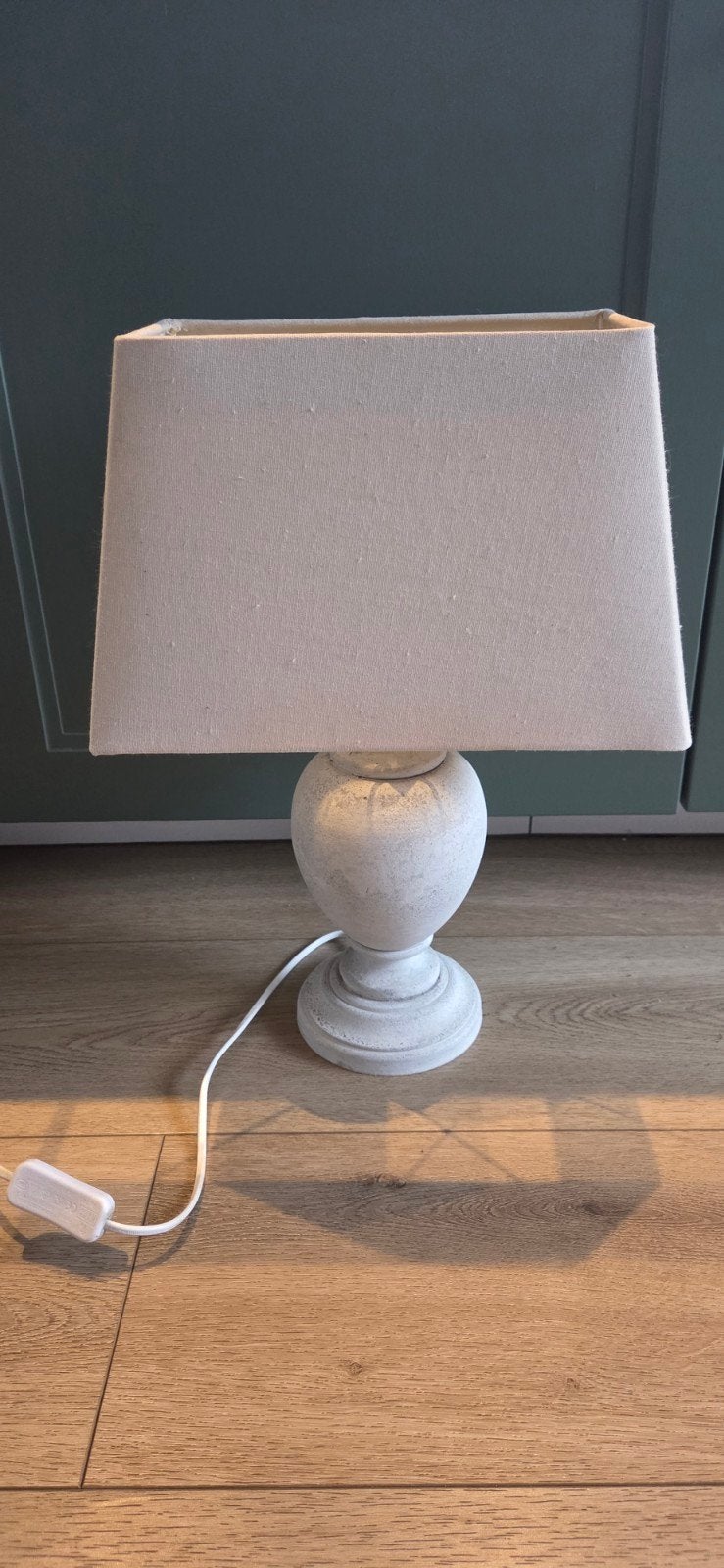 Schemerlamp met stenen voet en beige kap E27 fitting, Huis en Inrichting, 48 cm, Zo goed als nieuw, Kunststof, Schemerlamp