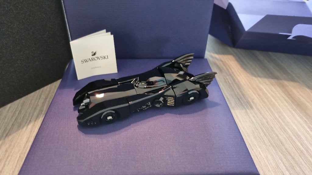 Swarovski DC Comics Batman: Batmobile! NIEUW!, Verzamelen, Ophalen of Verzenden, Nieuw, Figuurtje