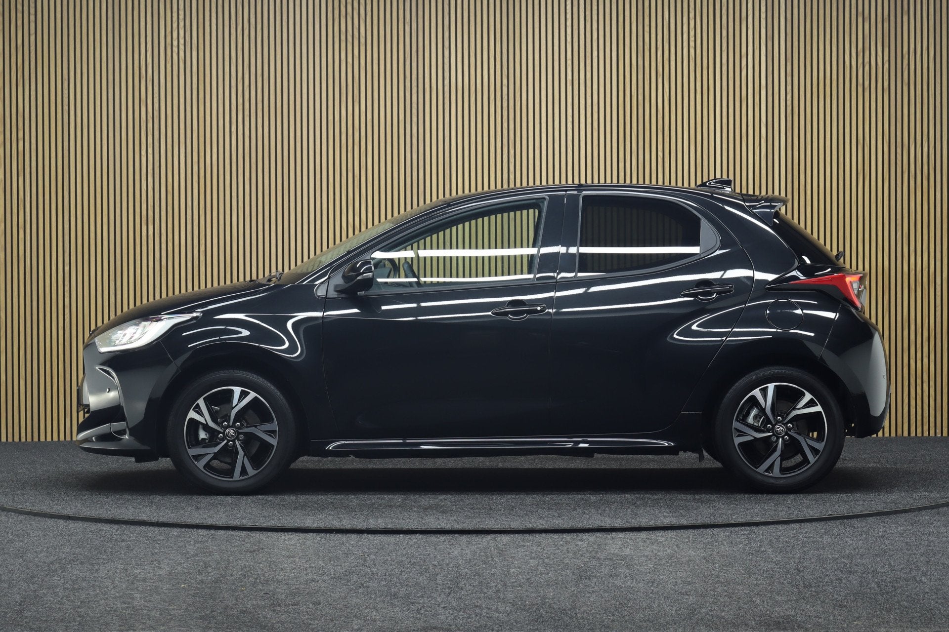Toyota Yaris 1.5 Hybrid 115 Dynamic + Comfort Pack | Adaptiv, Gebruikt, Zwart, Automatische klimaatregeling, Zwart
