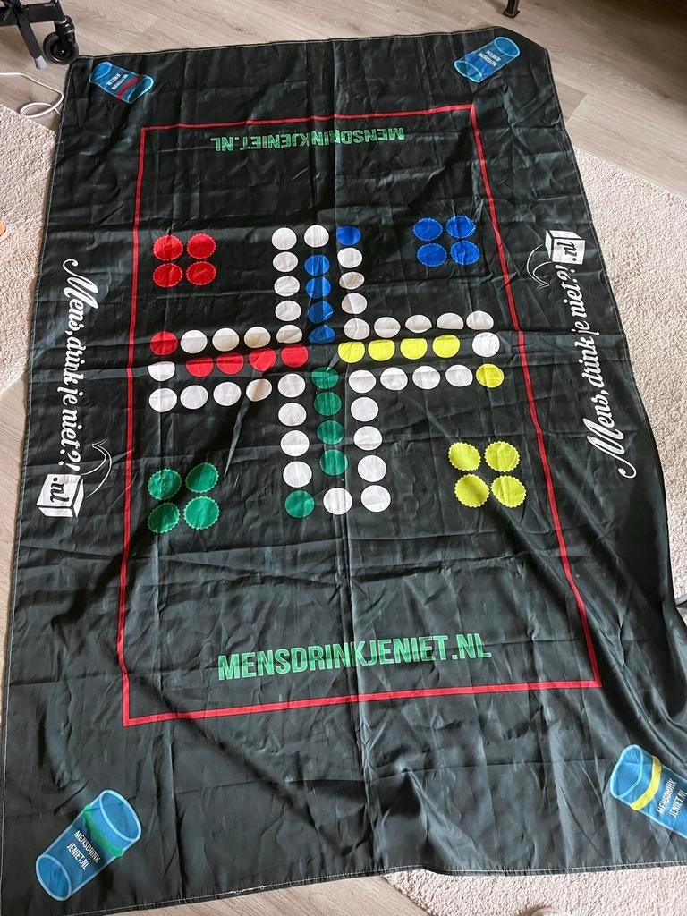 Mens erger je niet kleed drankspel, Hobby en Vrije tijd, Gezelschapsspellen | Bordspellen, Drie of vier spelers, Ophalen of Verzenden