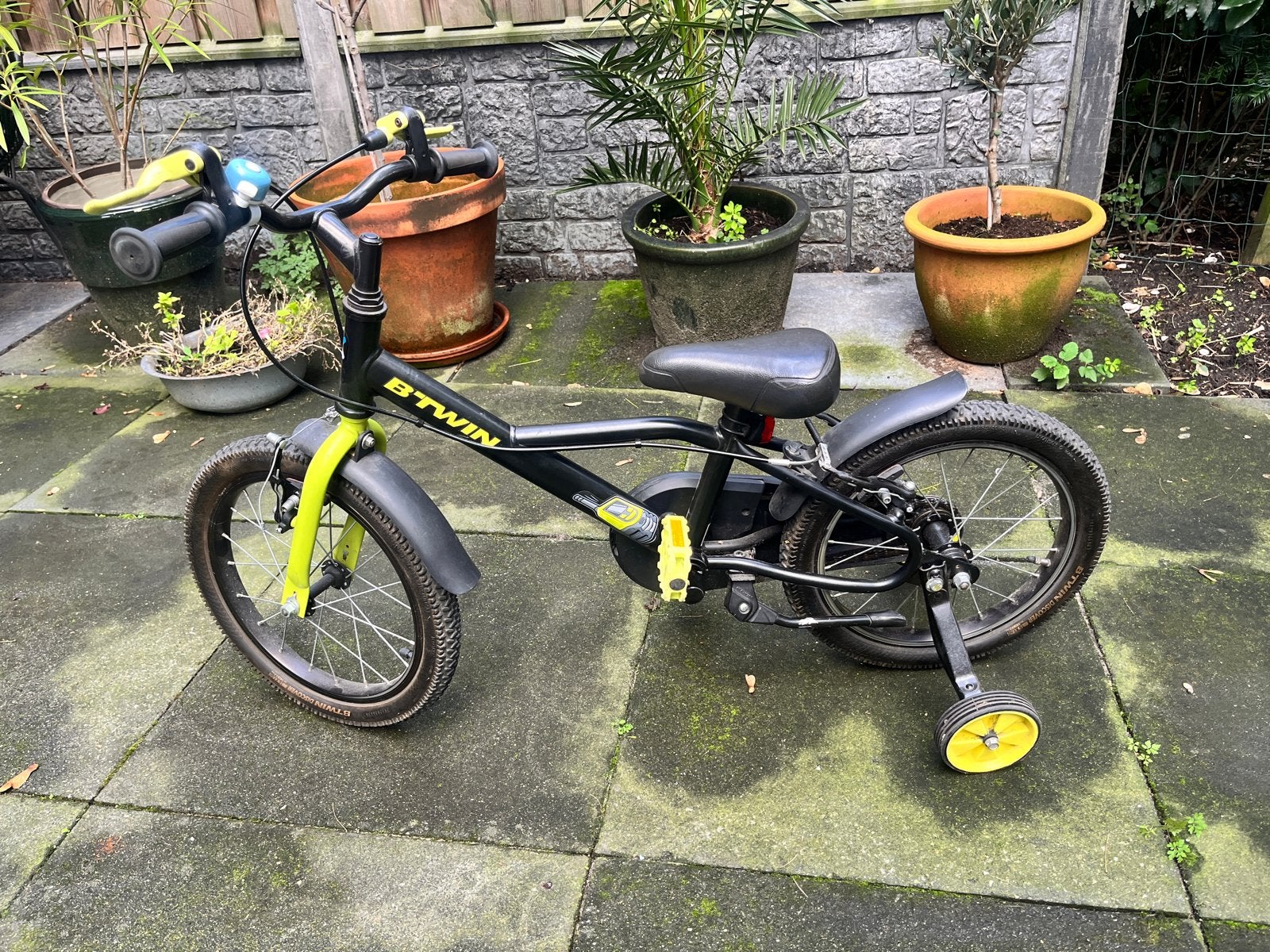 Btwin kinderfiets 16 inch met zijwieltjes, Fietsen en Brommers, Ophalen, Zijwieltjes, 16 tot 20 inch, Velgrem