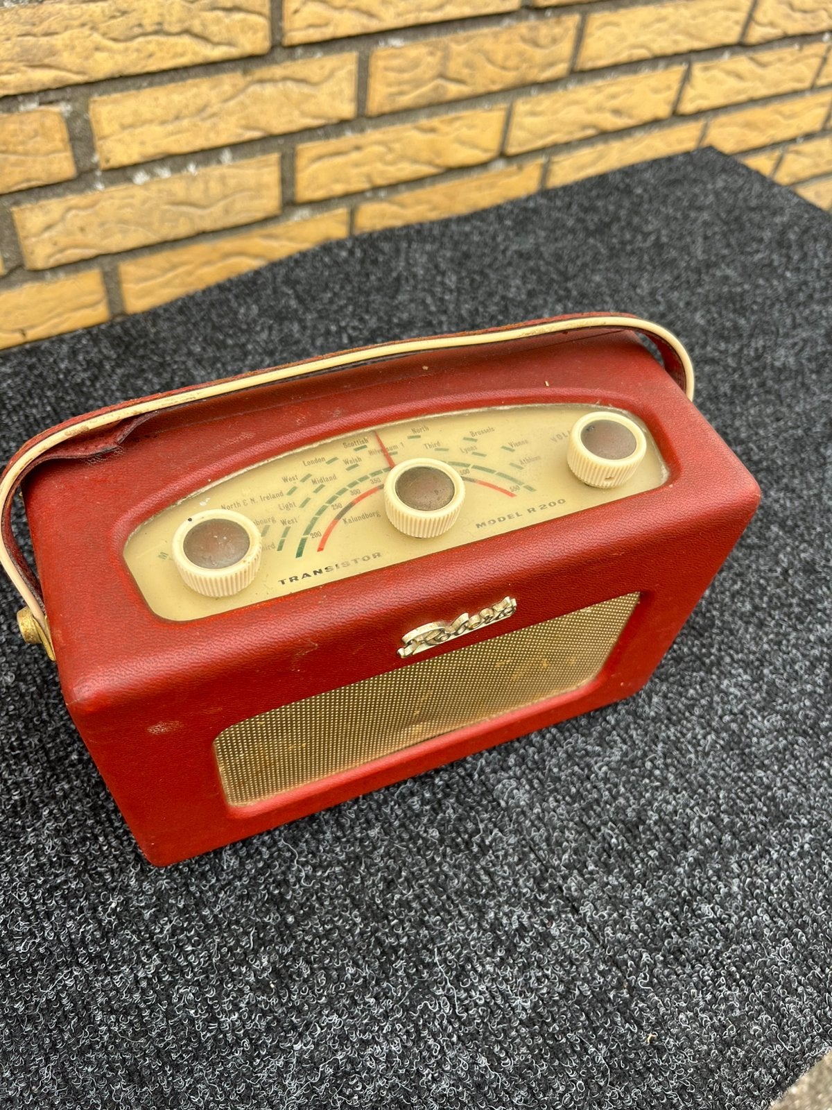 Roberts R 200 Draagbare Transistorradio - Vintage Rood, Audio, Tv en Foto, Vintage Televisies, Ophalen, Gebruikt