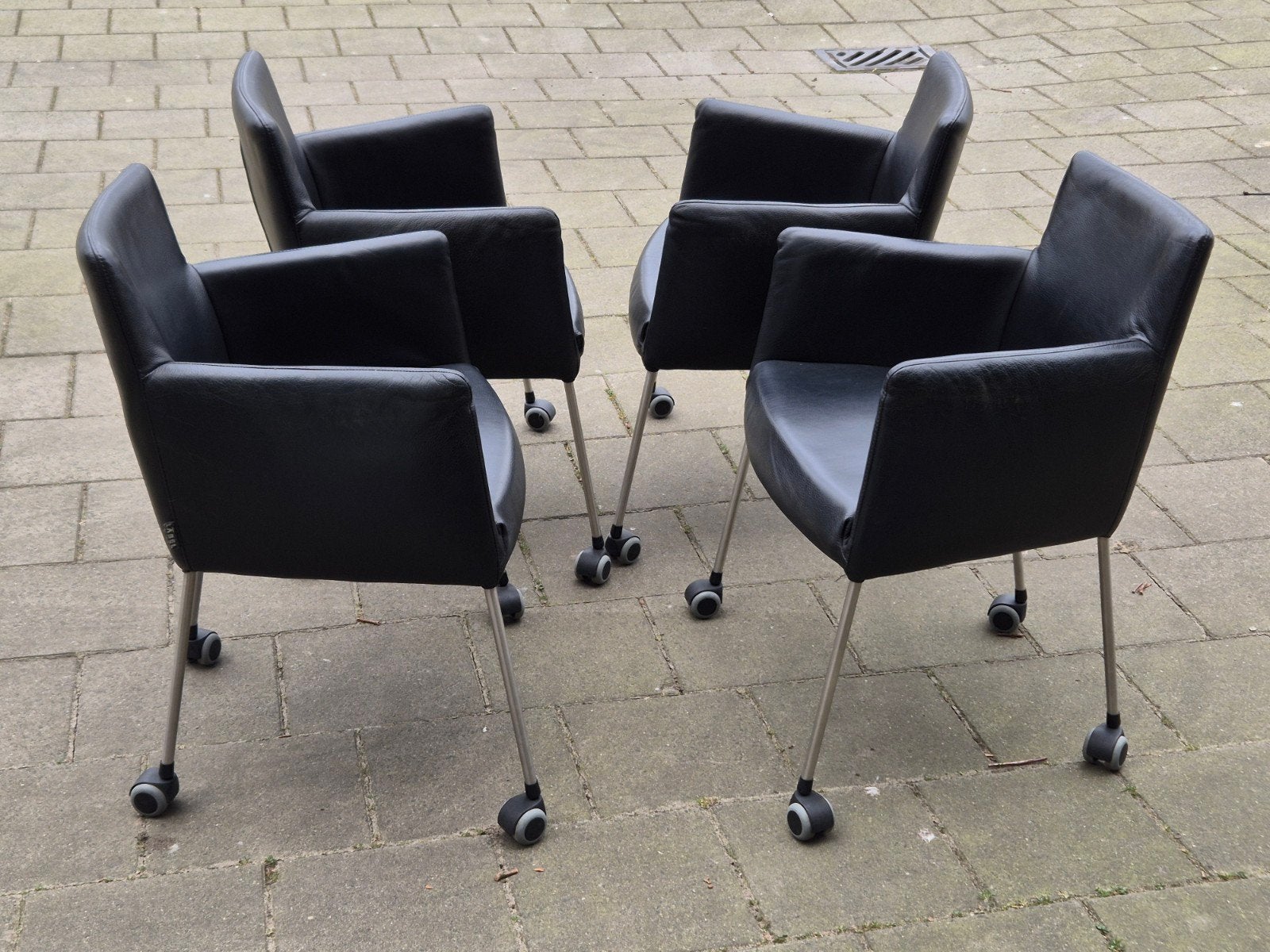 Vier eetkamerstoelen van Label, model Tiba. Uitgevoerd in zw, Ophalen, Montis, Zo goed als nieuw, Stof