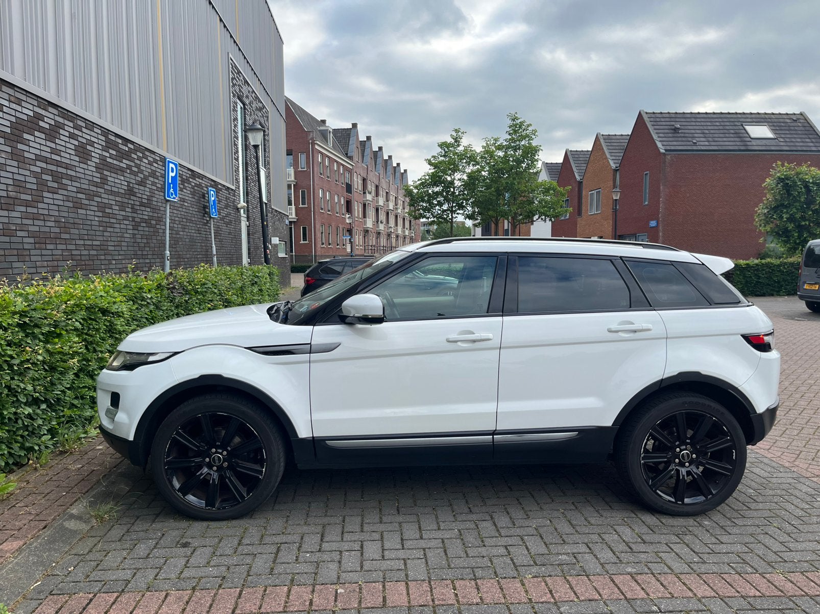 Land Rover Range Rover Evoque 2.2 TD4 4WD AUT 2012 Wit, Auto's, Automaat, 15 km/l, 1800 kg, Beige