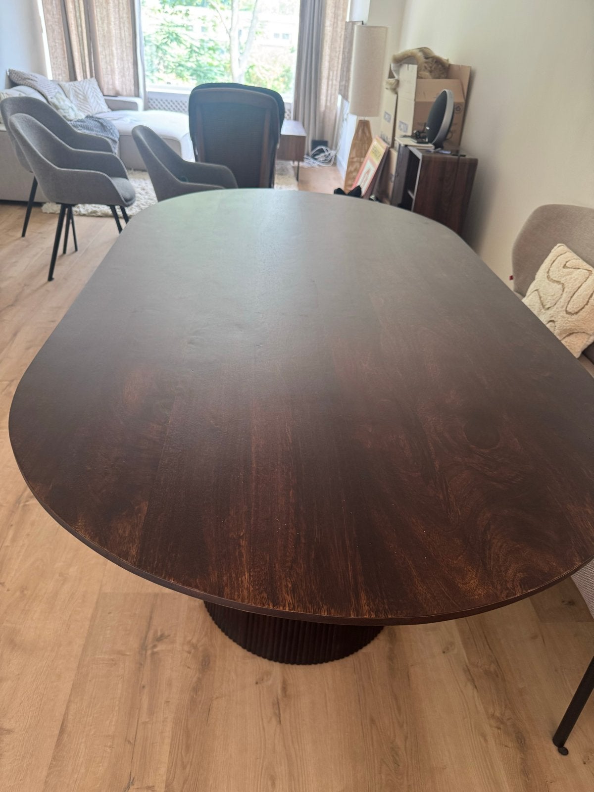Stijlvolle ovale eettafel met geribbelde voet, Ophalen, 100 tot 150 cm, Zo goed als nieuw, Vijf personen of meer