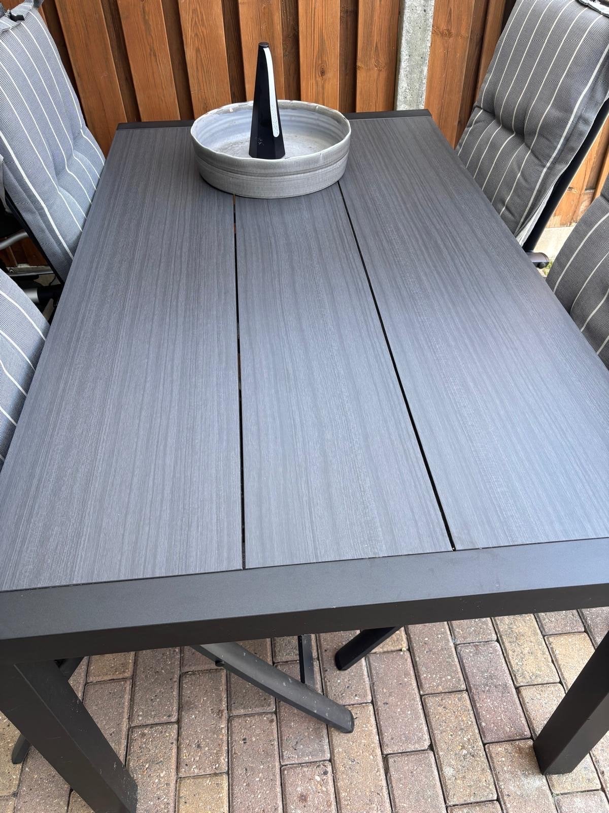 Mooie JYSK buitentafel, 1 jaar oud, Ophalen, Zo goed als nieuw, Rechthoekig, Overige materialen