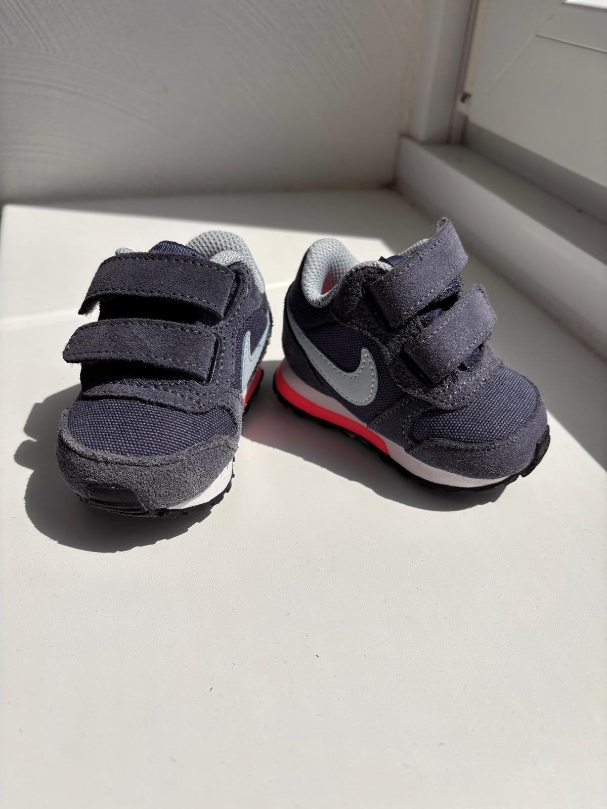 Nike baby schoentjes maat 17 - Zo goed als nieuw, Ophalen, Zo goed als nieuw, Jongetje of Meisje, Schoentjes