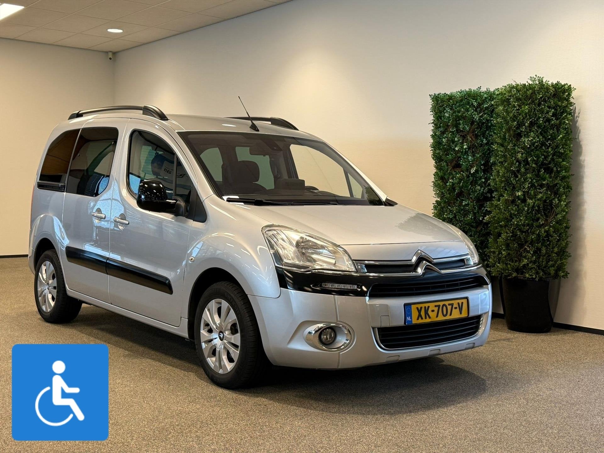 Citroen Berlingo Rolstoelauto, Stof, Gebruikt, Zwart, 2 stoelen