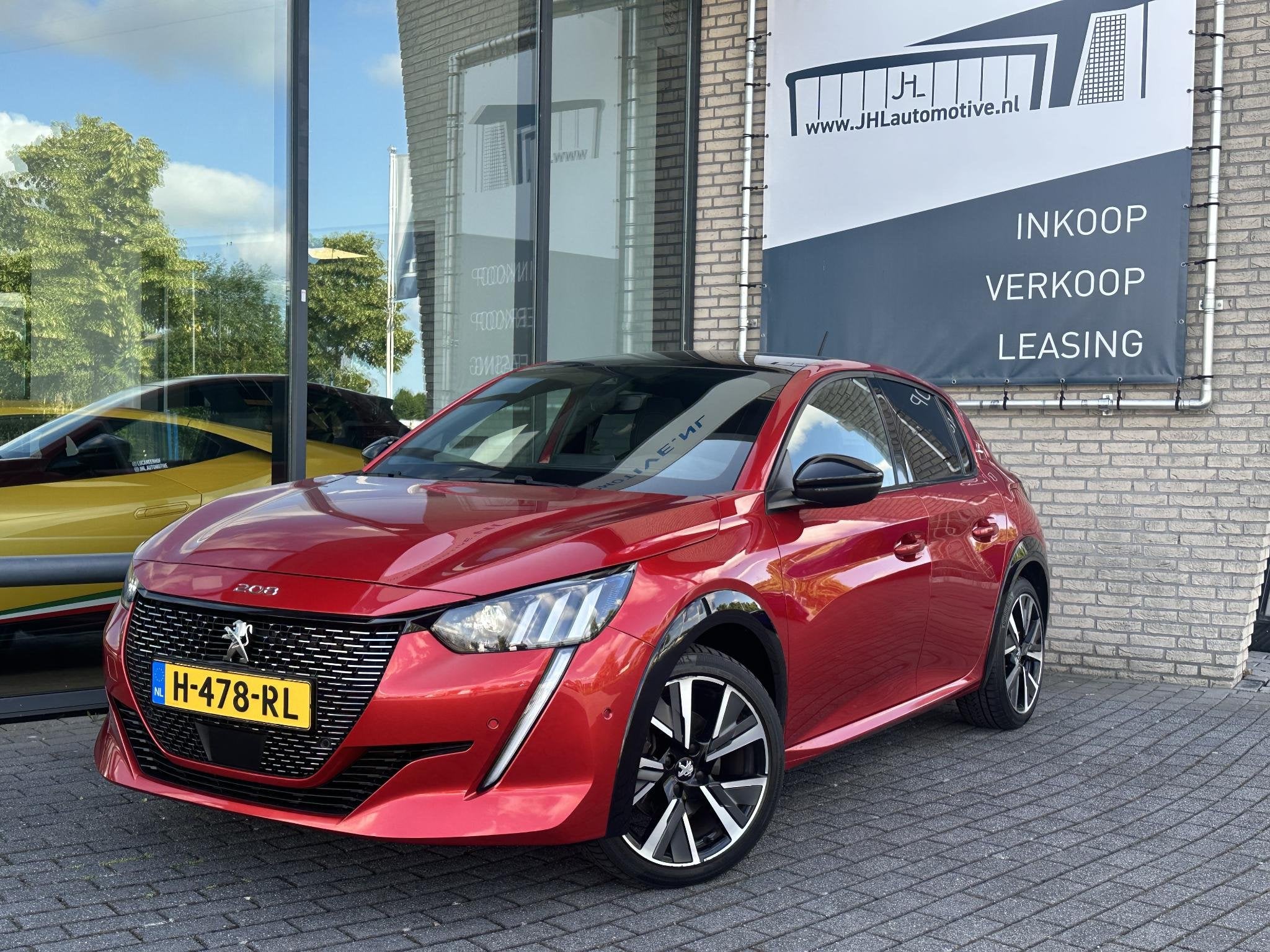 Peugeot 208 1.2 GT-Line*ACC*PANO*CARPLAY*ECC*CAM*LED*, Auto's, Voorwielaandrijving, Gebruikt, Euro 6, Leder en Stof