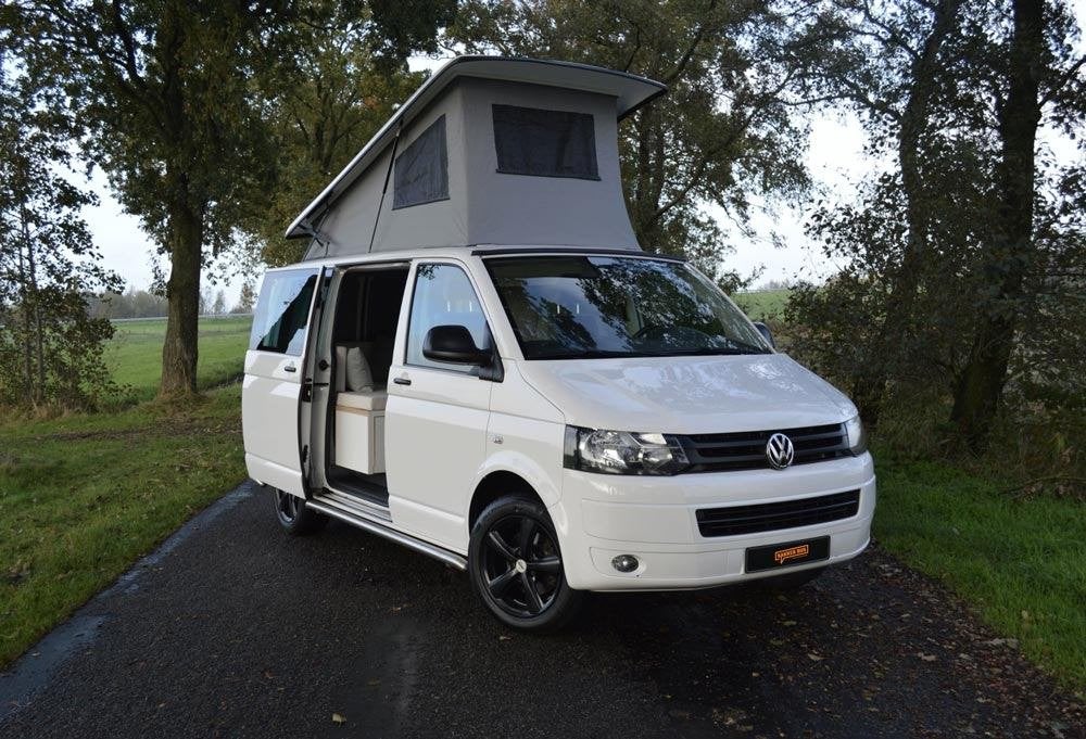 Volkswagen T5 camper met nieuwe professionele inbouw (2024), Chemisch toilet, Buscamper of Camperbus, Achteruitrijcamera, Volkswagen