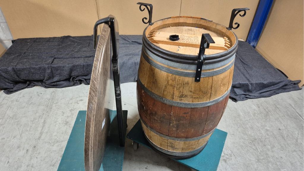 Wijnvat statafel / barrel H105 cm, 2 stuks, Ophalen of Verzenden, Gebruikt