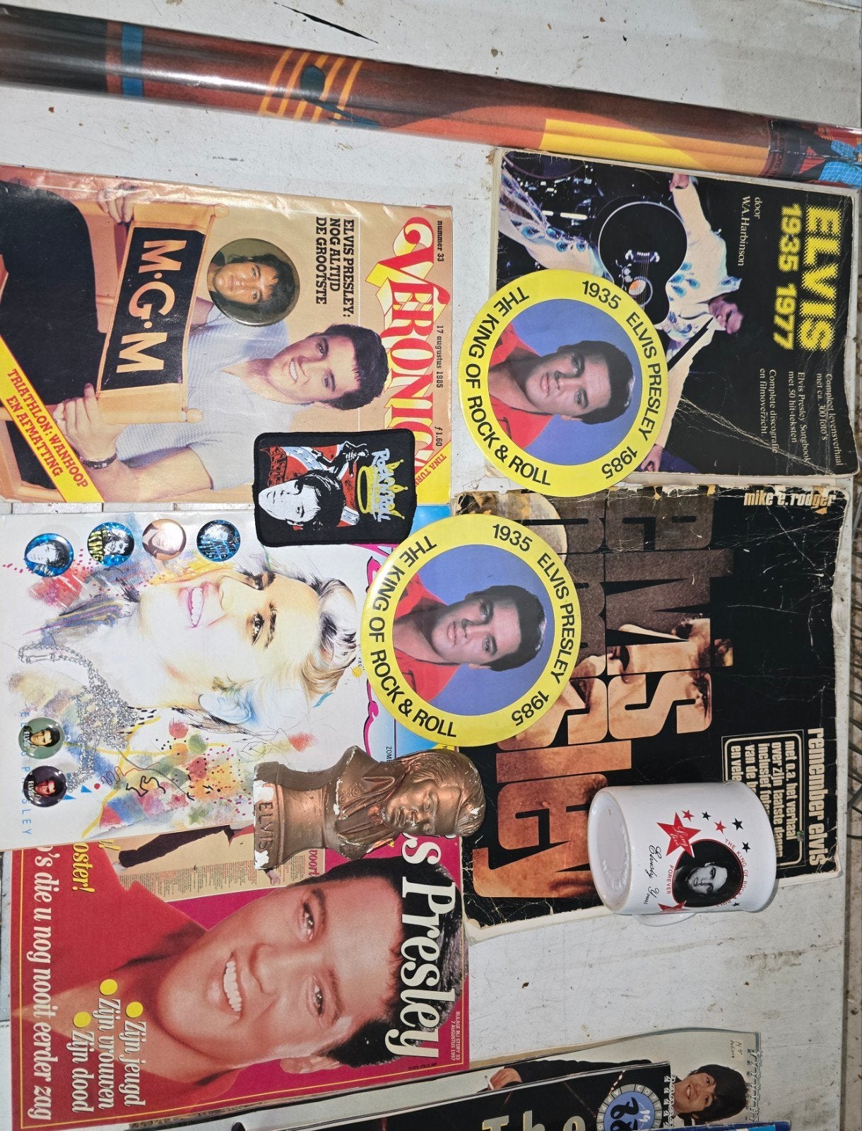 Elvis Presley Memorabilia Collectie - Boeken, Beeldje, Mok, Ophalen of Verzenden, Gebruikt, Boek, Tijdschrift of Artikel
