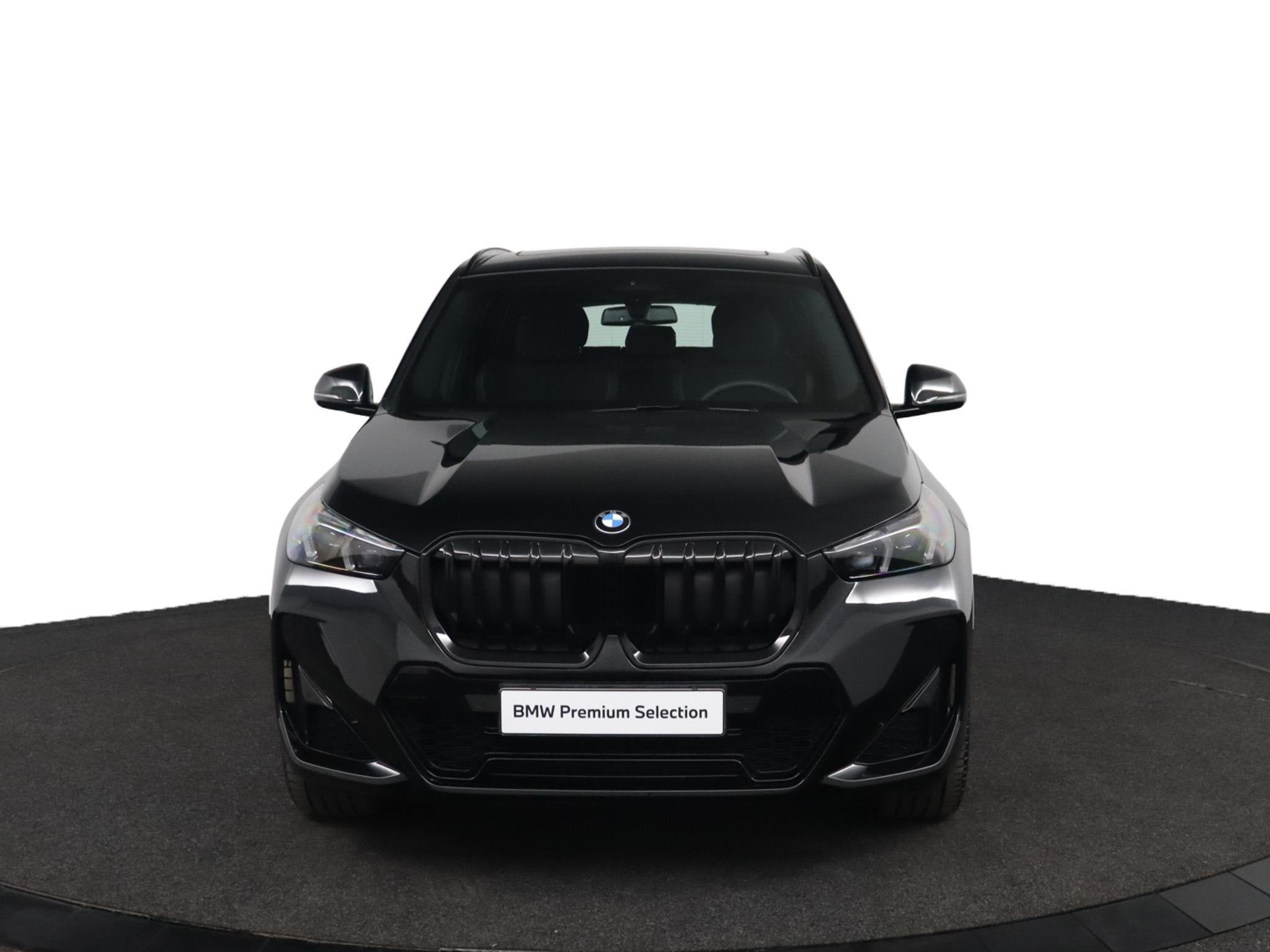 BMW X1 sDrive18i M sport Pro| Panoramadak | 19inch velgen |, Gebruikt, Met garantie (alle), Zwart, Bedrijf