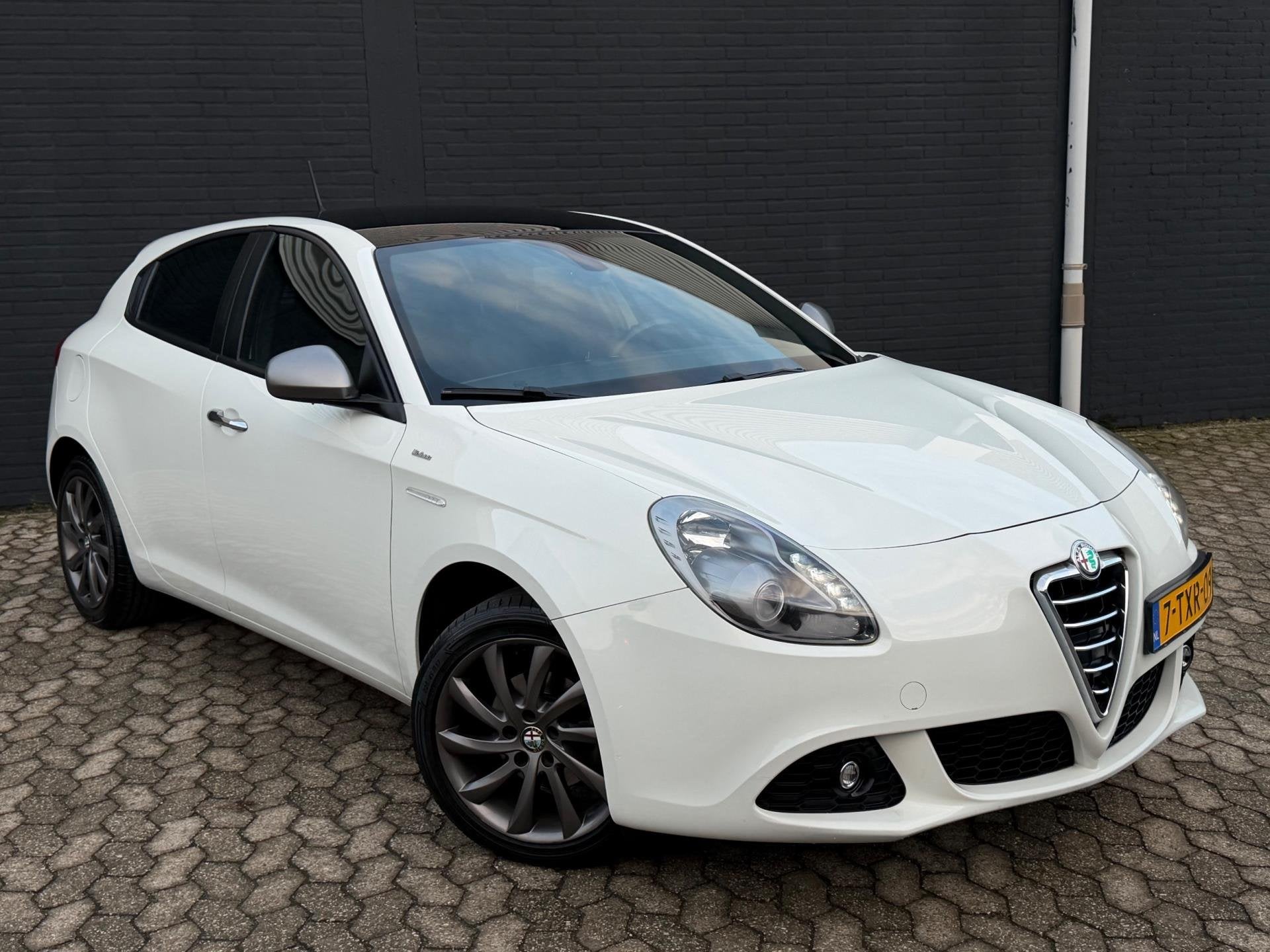 Alfa Romeo Giulietta 1.4 T Veloce, NAP, CLIMA, CRUISE, PDC N, Auto's, Voorwielaandrijving, Euro 5, Gebruikt, 4 cilinders