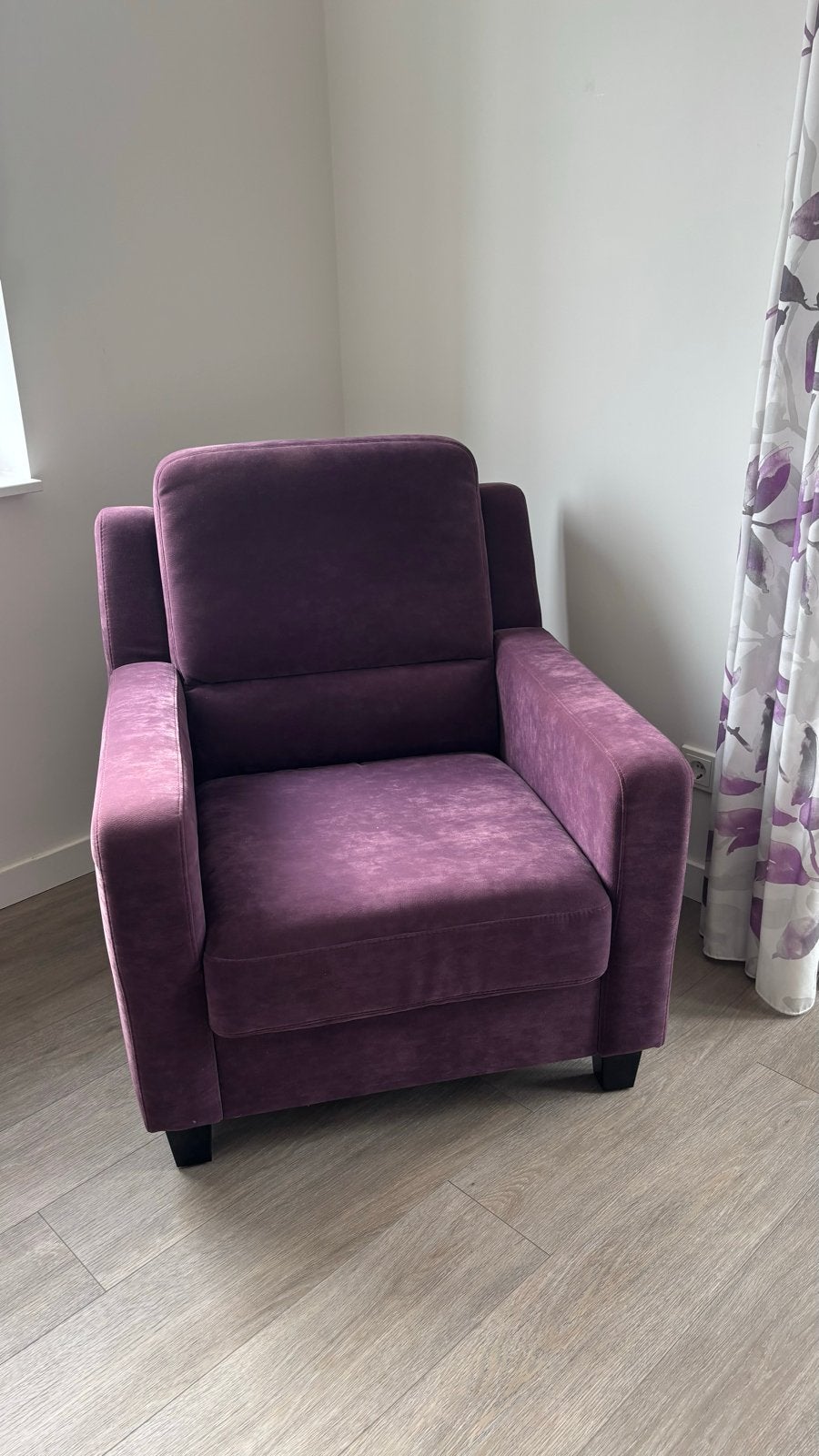 Comfortabele paarse fauteuil, Ophalen, Minder dan 75 cm, Zo goed als nieuw, 75 tot 100 cm