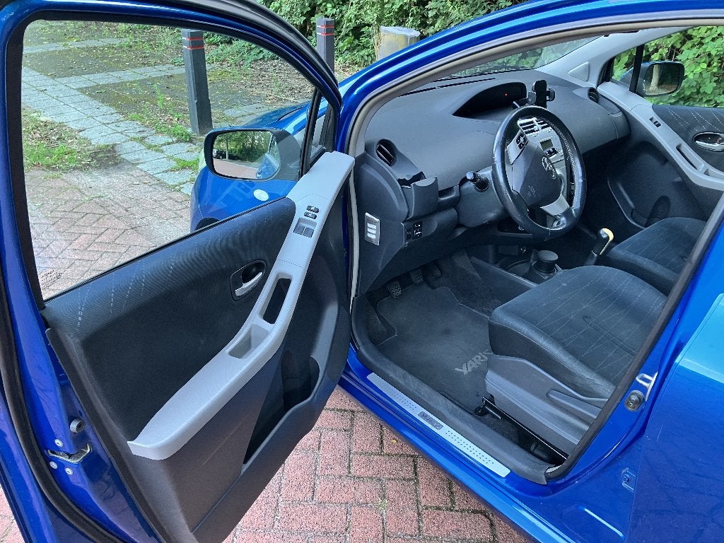 Foto 7 van Toyota Yaris 1.3 16V Vvt-i 5DR 2006 Blauw