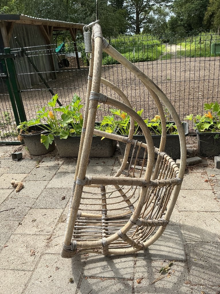 Rotan hangstoel met veer, Ophalen, Zo goed als nieuw, Rotan