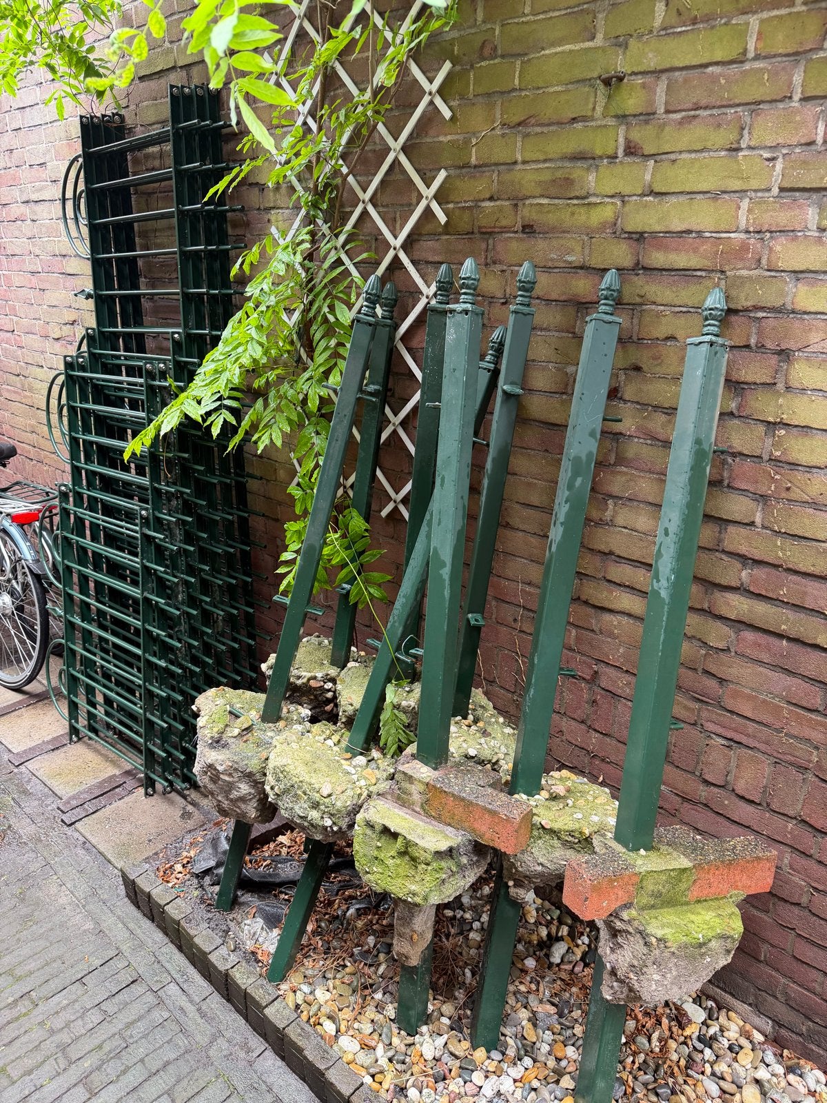 Groen ijzeren hekwerk met palen, Tuin en Terras, Ophalen, Gebruikt, IJzer, Spijlenhekwerk