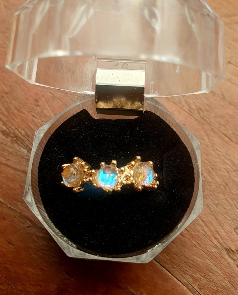 Mooie ring met drie stenen, Ophalen of Verzenden, Nieuw, 17 tot 18, Dame
