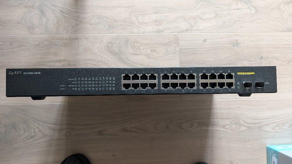 ZyXEL 24-port GbE Managed PoE Switch met GbE Uplink, Ophalen of Verzenden, Gebruikt
