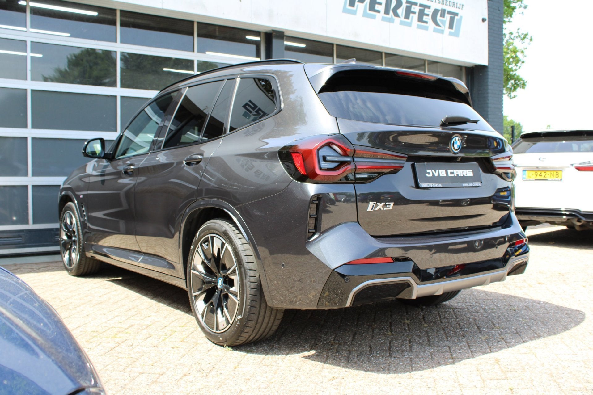 BMW IX3 High Executive 80 kWh/pano/Mpakket, Auto's, Automaat, Gebruikt, Automatische klimaatregeling, Leder