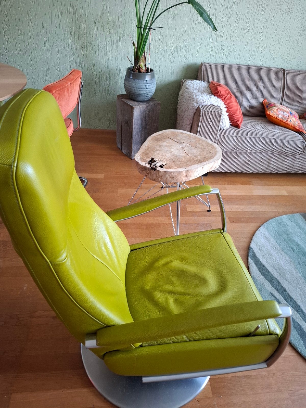 Comfortabele relaxstoel in opvallend limoengroen leer, Huis en Inrichting, Stoelen, Ophalen, Gebruikt, Overige kleuren, Leer