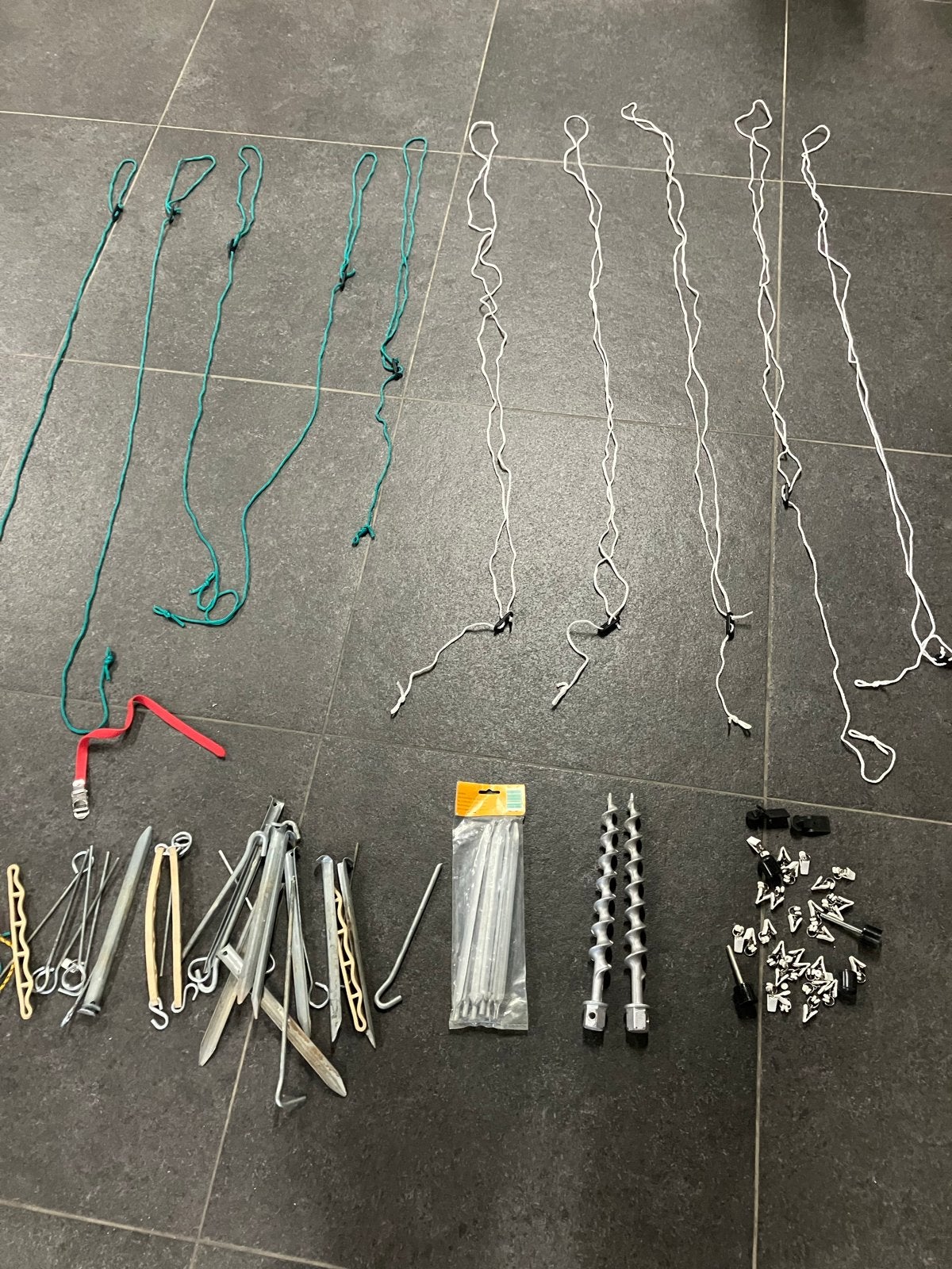 Diverse kampeerbenodigdheden: haringen, scheerlijnen, etc., Caravans en Kamperen, Ophalen of Verzenden, Gebruikt