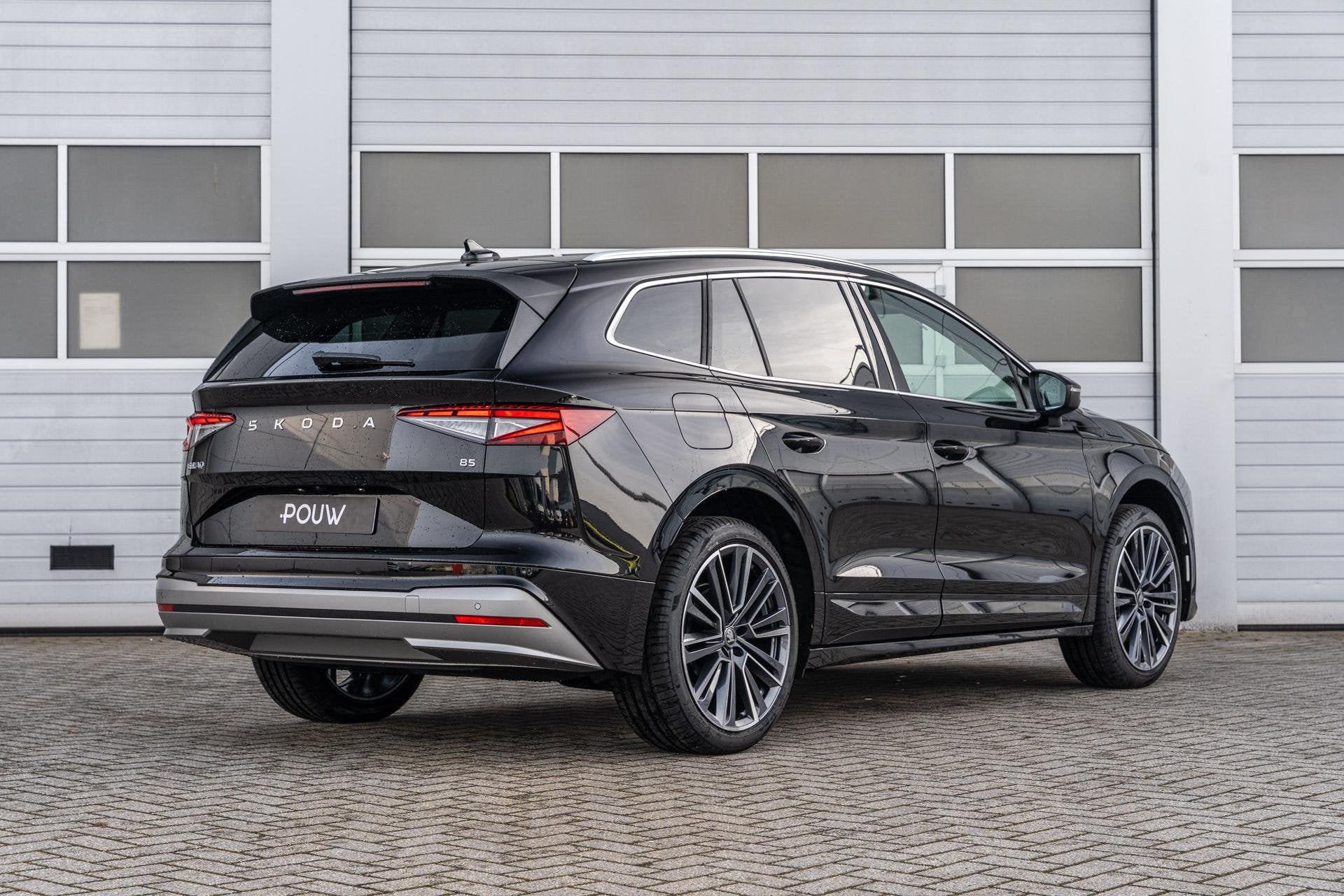 Skoda Enyaq 85 286pk Business Edition | Panoramadak | Eco-su, Auto's, Automaat, 12 maanden, Achterwielaandrijving, Zwart