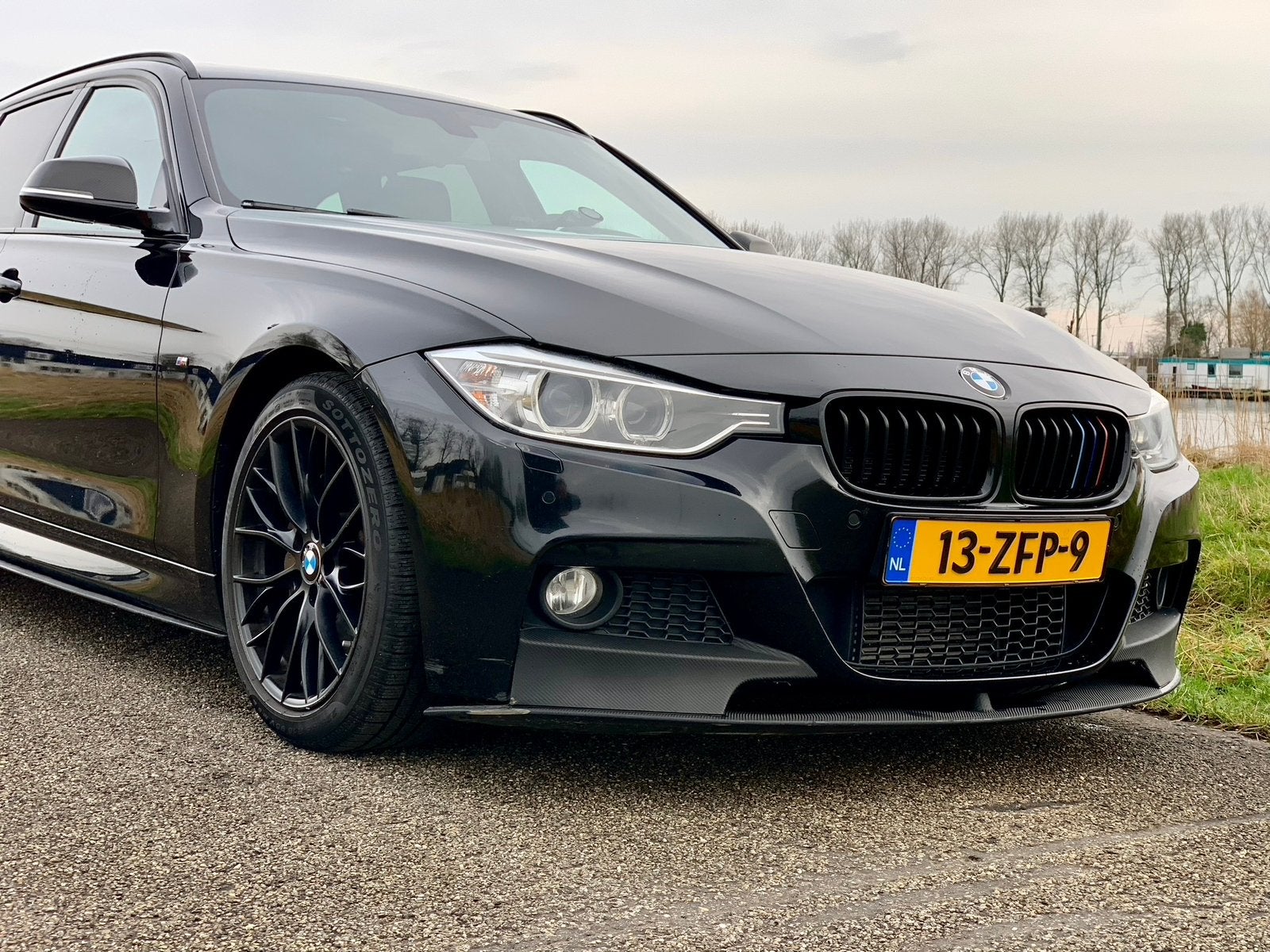 BMW 330d Touring M Sport High Executive | M Performance, Auto's, BMW, Automaat, Euro 5, 1800 kg, Zwart