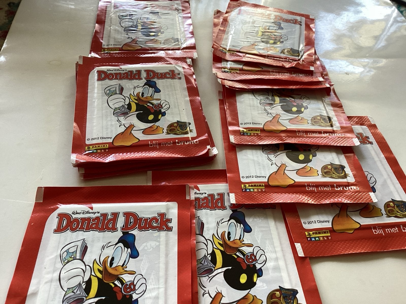 19 zakjes Donald  Duck Panini stickers - Bruna (2012), Verzamelen, Ophalen of Verzenden, Zo goed als nieuw, Strip of Tekenfilm