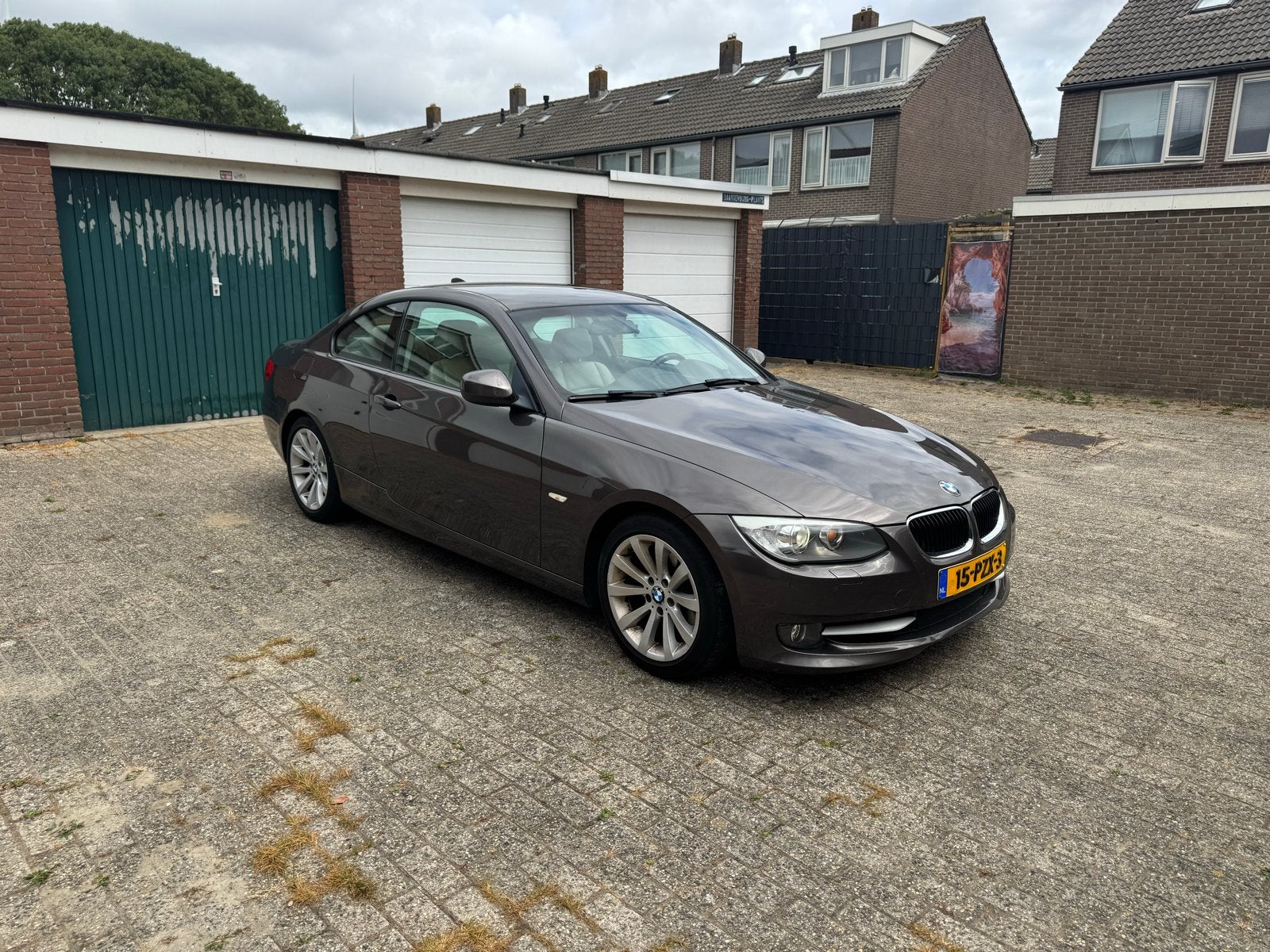 BMW 3-Serie 2.0 I 320 Coupe AUT 2011 Bruin, Automaat, 1995 cc, 4 cilinders, Bruin