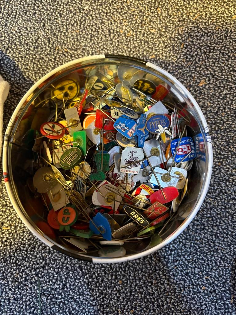 Verzameling speldjes en pins, Verzamelen, Speldjes, Pins en Buttons, Gebruikt, Speldje of Pin, Overige onderwerpen, Ophalen of Verzenden