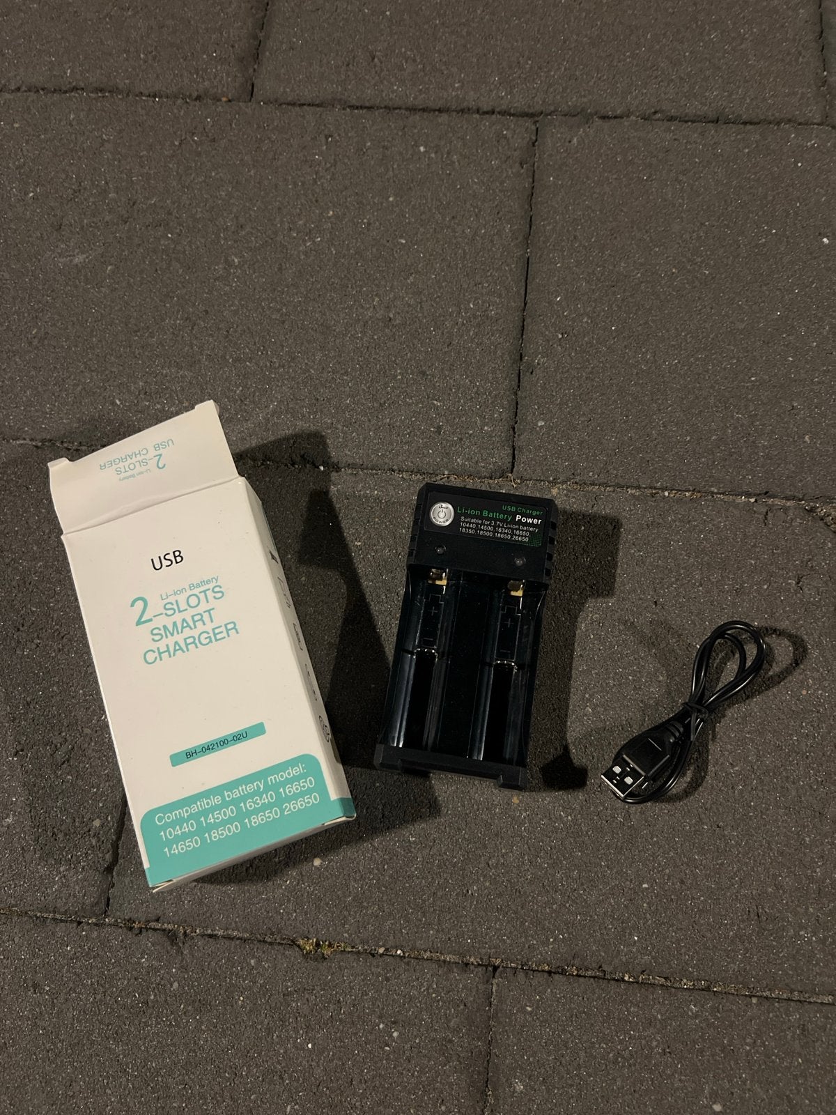 Nieuwe 2-slots Smart USB Li-ion Batterijlader, Ophalen of Verzenden, Nieuw, Oplaadbaar