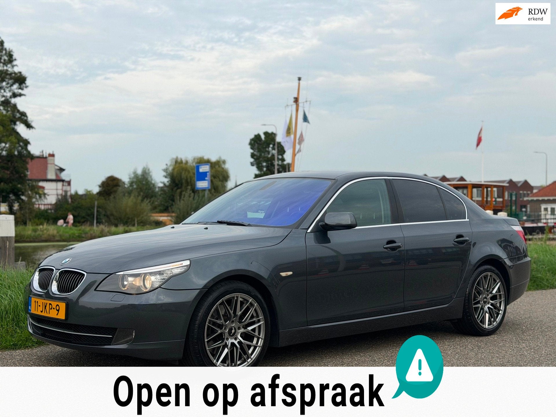 BMW 5-serie 523i CRUISE TREKHAAK CAMERA 2E EIG GOED ONDERHOU, 14 km/l, Bedrijf, Handgeschakeld, Grijs