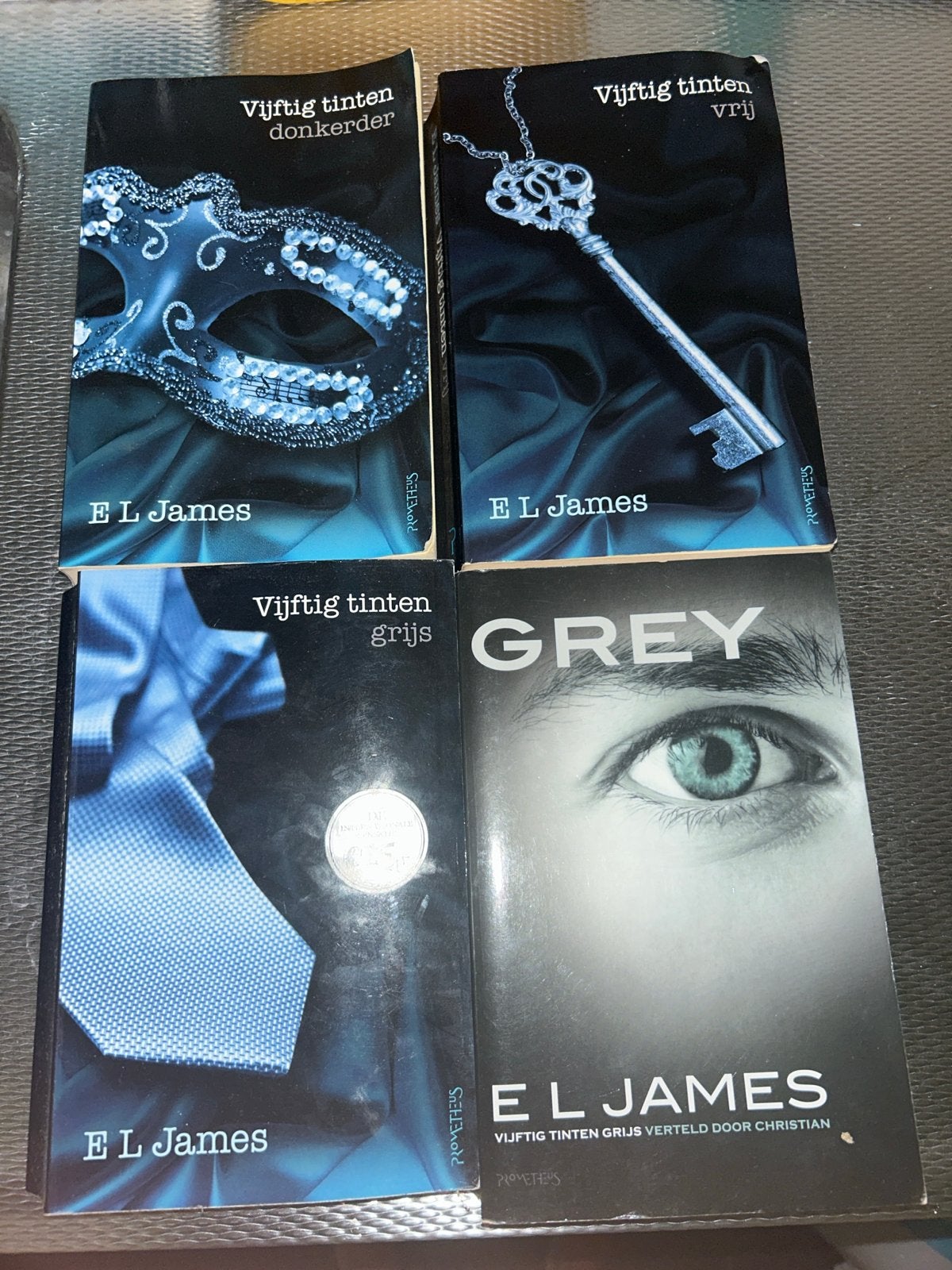 Vijftig tinten boekenreeks - E.L. James (4 boeken), Boeken, Ophalen of Verzenden, Gelezen, Nederland