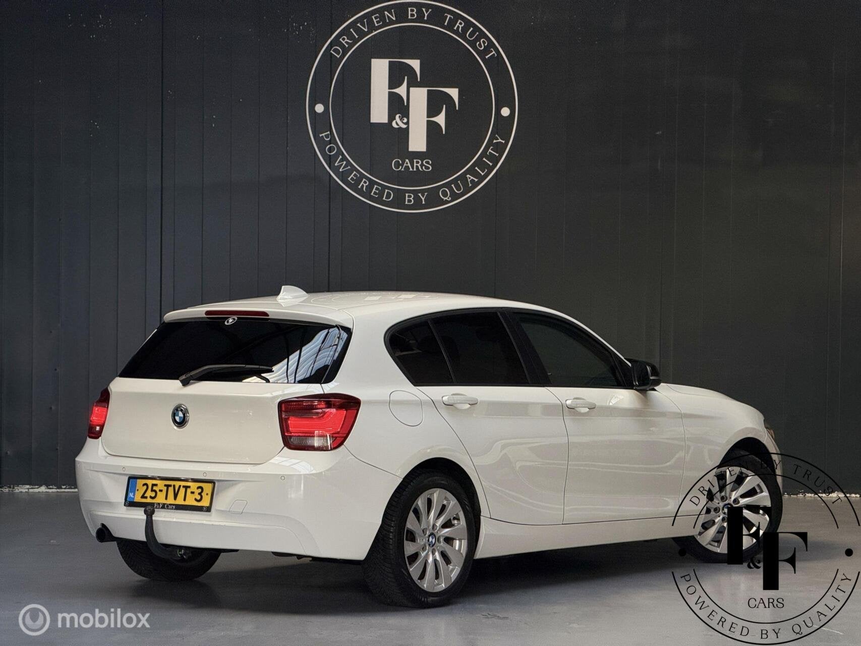 BMW 1-serie 116i | Automaat | Nieuwe ketting | NAP |Trekhaak, Auto's, Euro 5, Gebruikt, Zwart, 4 cilinders