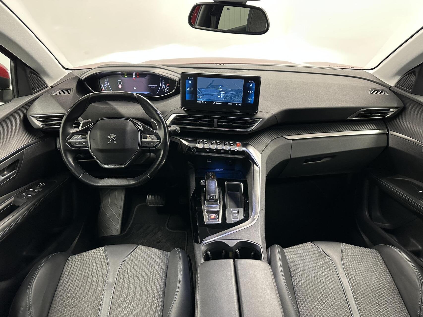 Peugeot 3008 1.2 PureTech Allure TREKHAAK NAVI CARPLAY LM CR, Auto's, Gebruikt, 1199 cc, Met garantie (alle), Leder en Stof