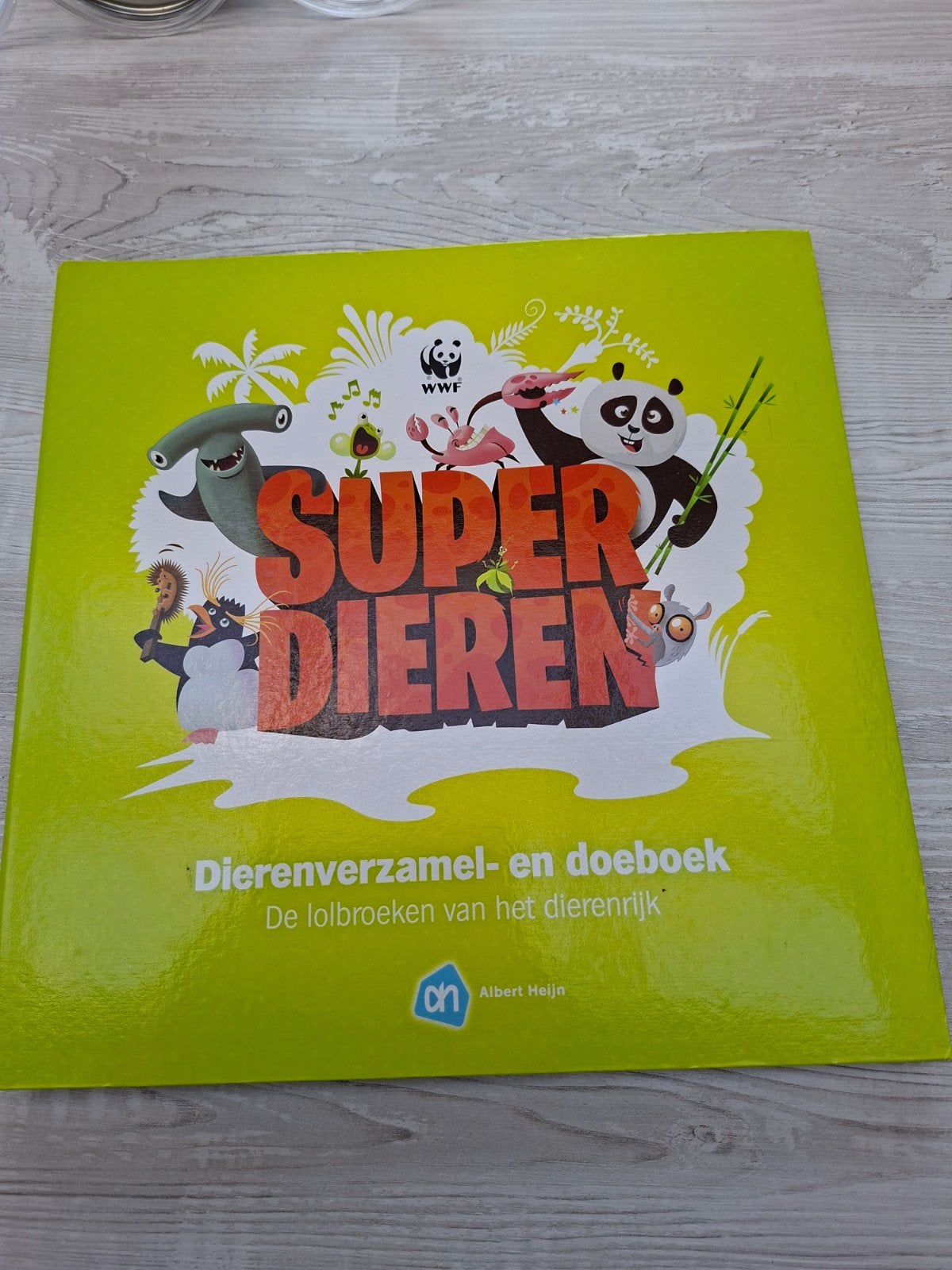 Superdieren Verzamel- en Doeboek AH WWF, Ophalen of Verzenden, Zo goed als nieuw, Overige soorten, Overige typen