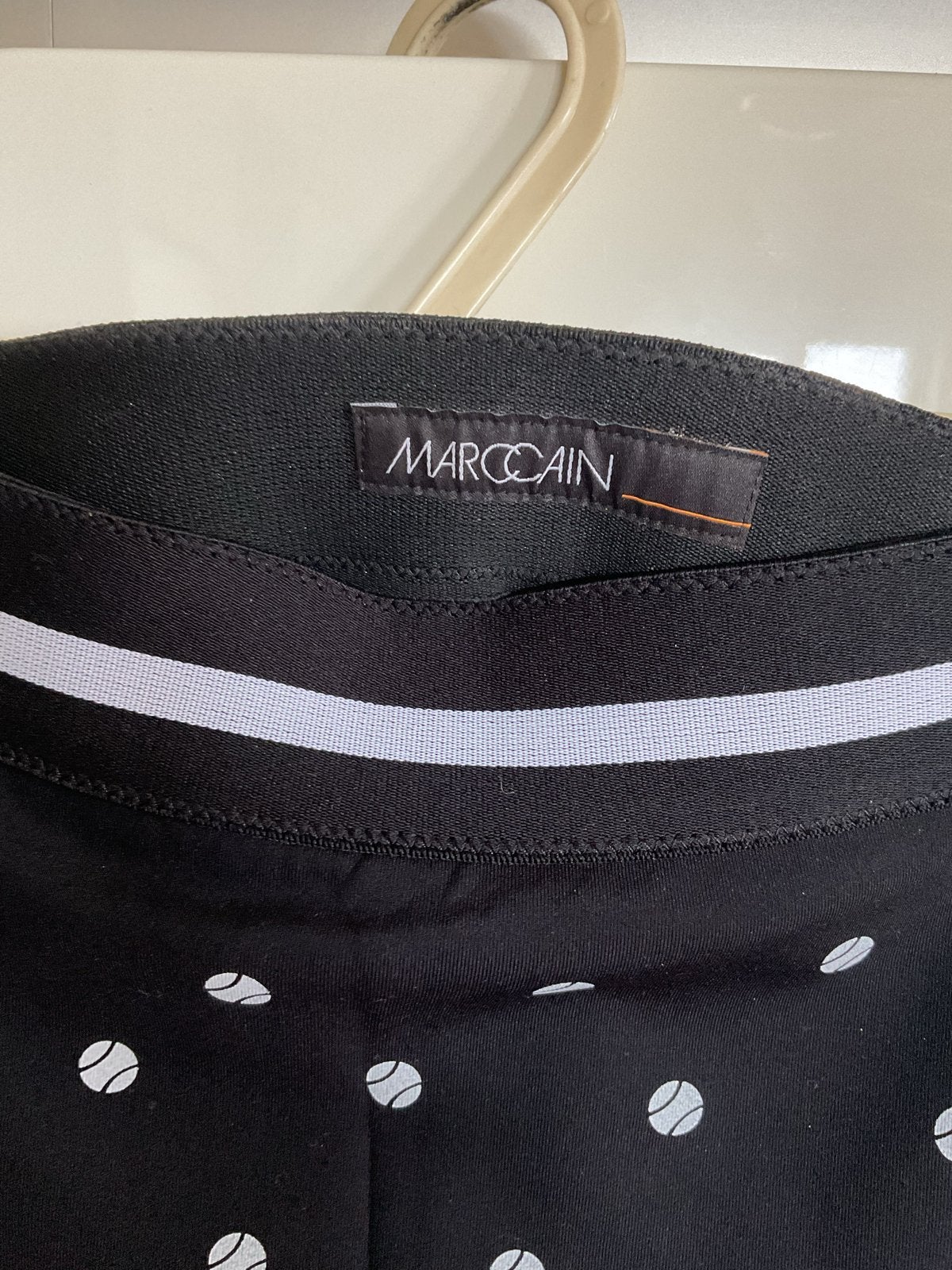 Marccain rok maat 4, lengte 54cm met elastiek in de taille, Maat 38/40 (M), Zwart, Ophalen of Verzenden, Knielengte