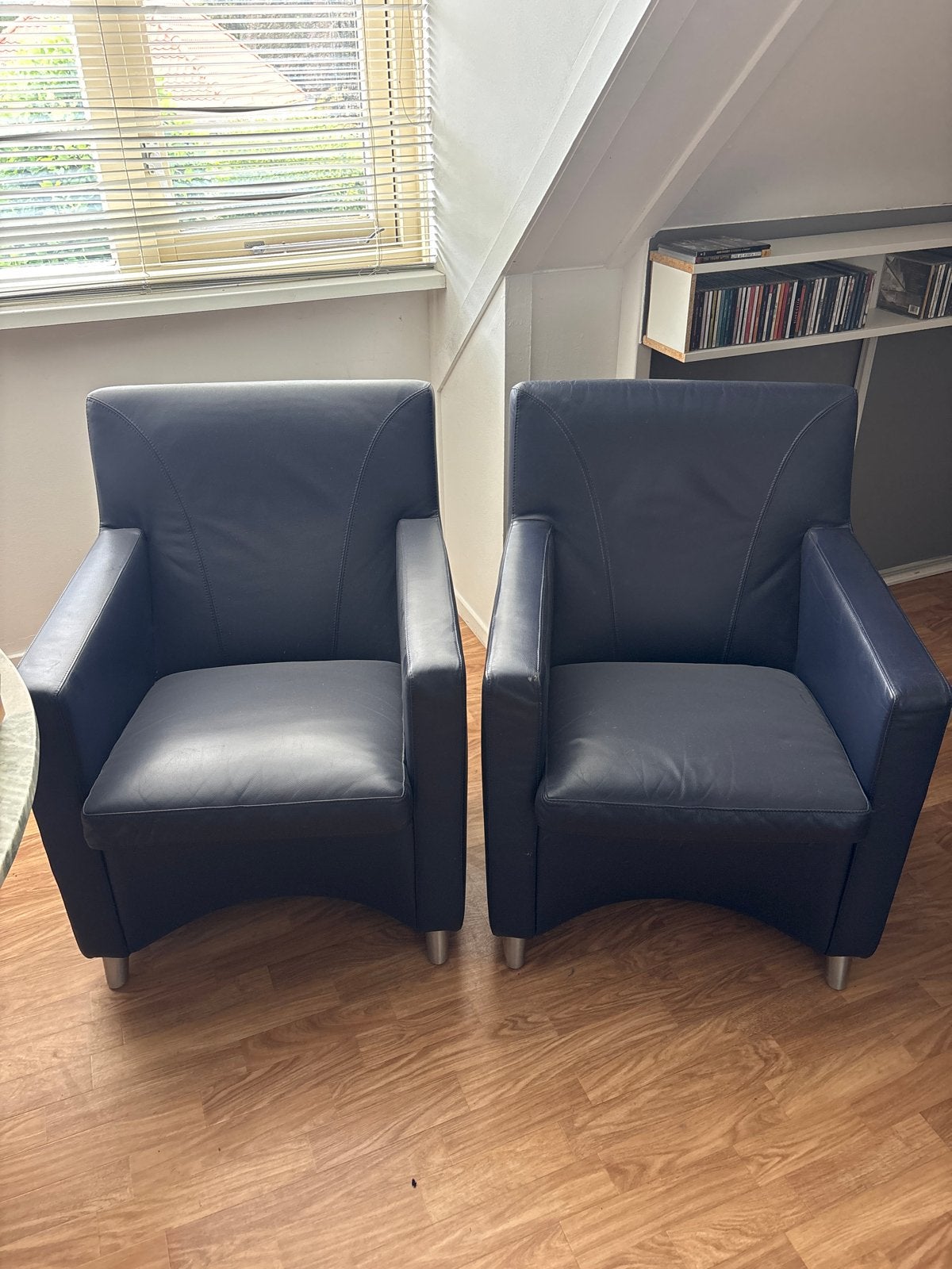Leolux designstoel 2 stuk -Donkerblauw leer, Ophalen, Gebruikt, Leer, 75 tot 100 cm