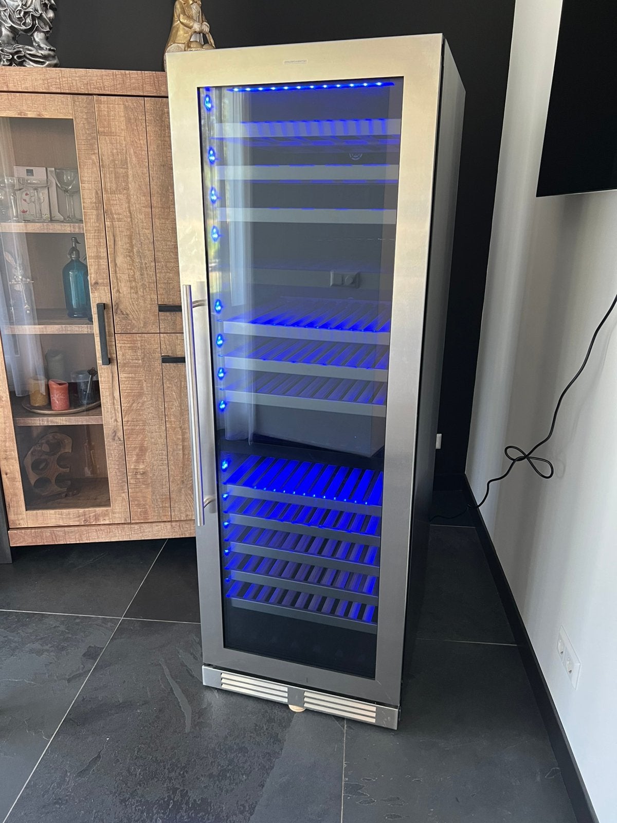 Nieuw: luxe wijnklimaat koelkast met blauwe ledverlichting, Ophalen, Zonder vriesvak, Nieuw, 160 cm of meer